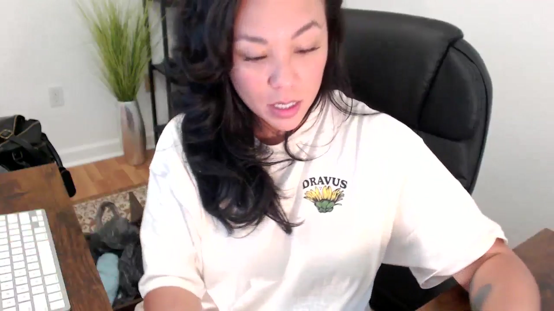 Gallery image thumbnail from MickaylaStar's myfreecams stream on, 05/08/2025, 20:39 image 14 of 20