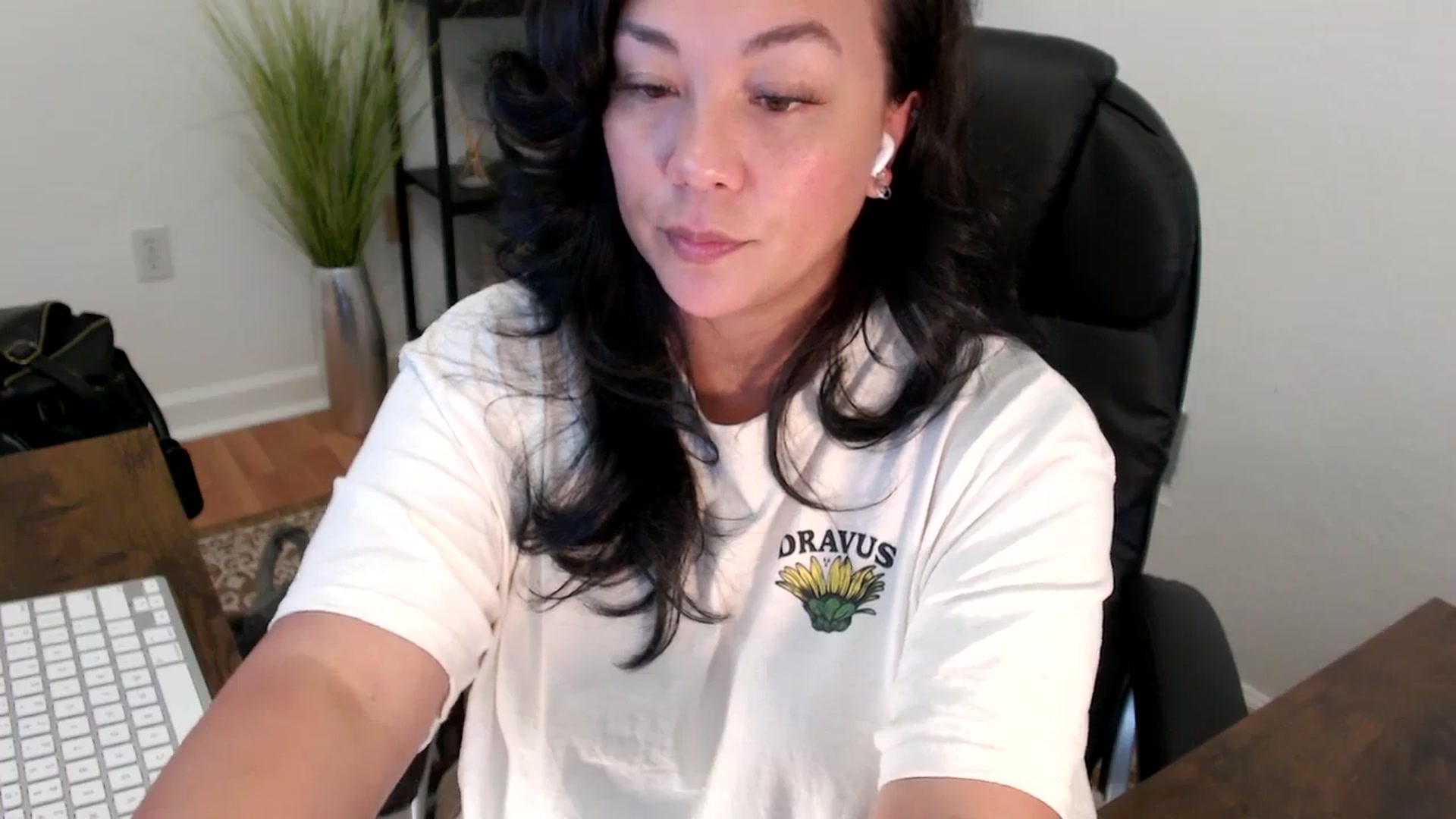 Gallery image thumbnail from MickaylaStar's myfreecams stream on, 05/08/2025, 20:39 image 2 of 20