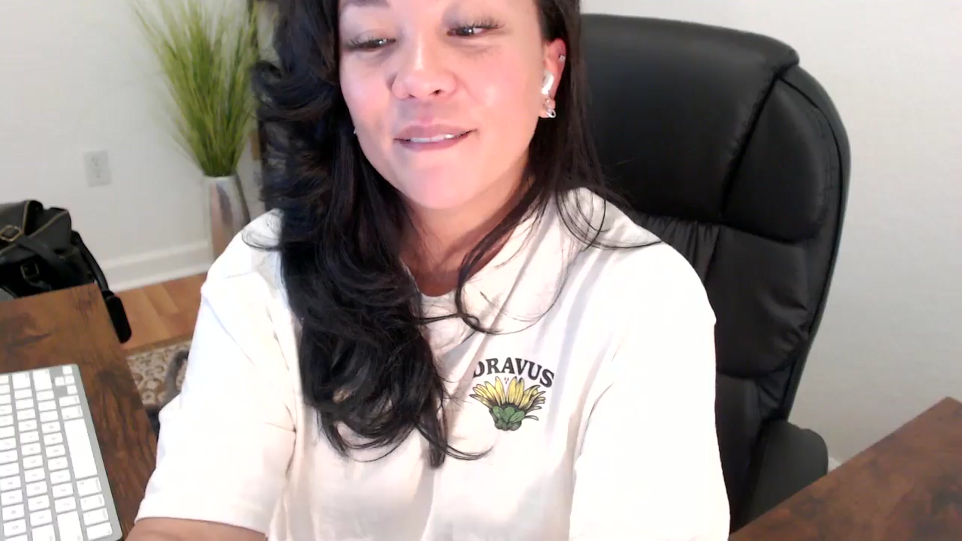 Gallery image thumbnail from MickaylaStar's myfreecams stream on, 05/08/2025, 20:39 image 15 of 20