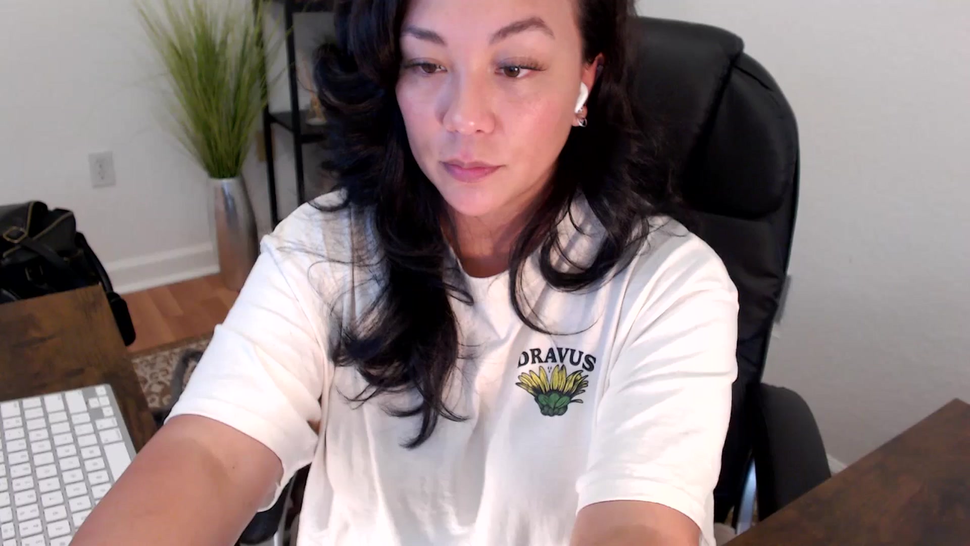 Gallery image thumbnail from MickaylaStar's myfreecams stream on, 05/08/2025, 20:39 image 1 of 20