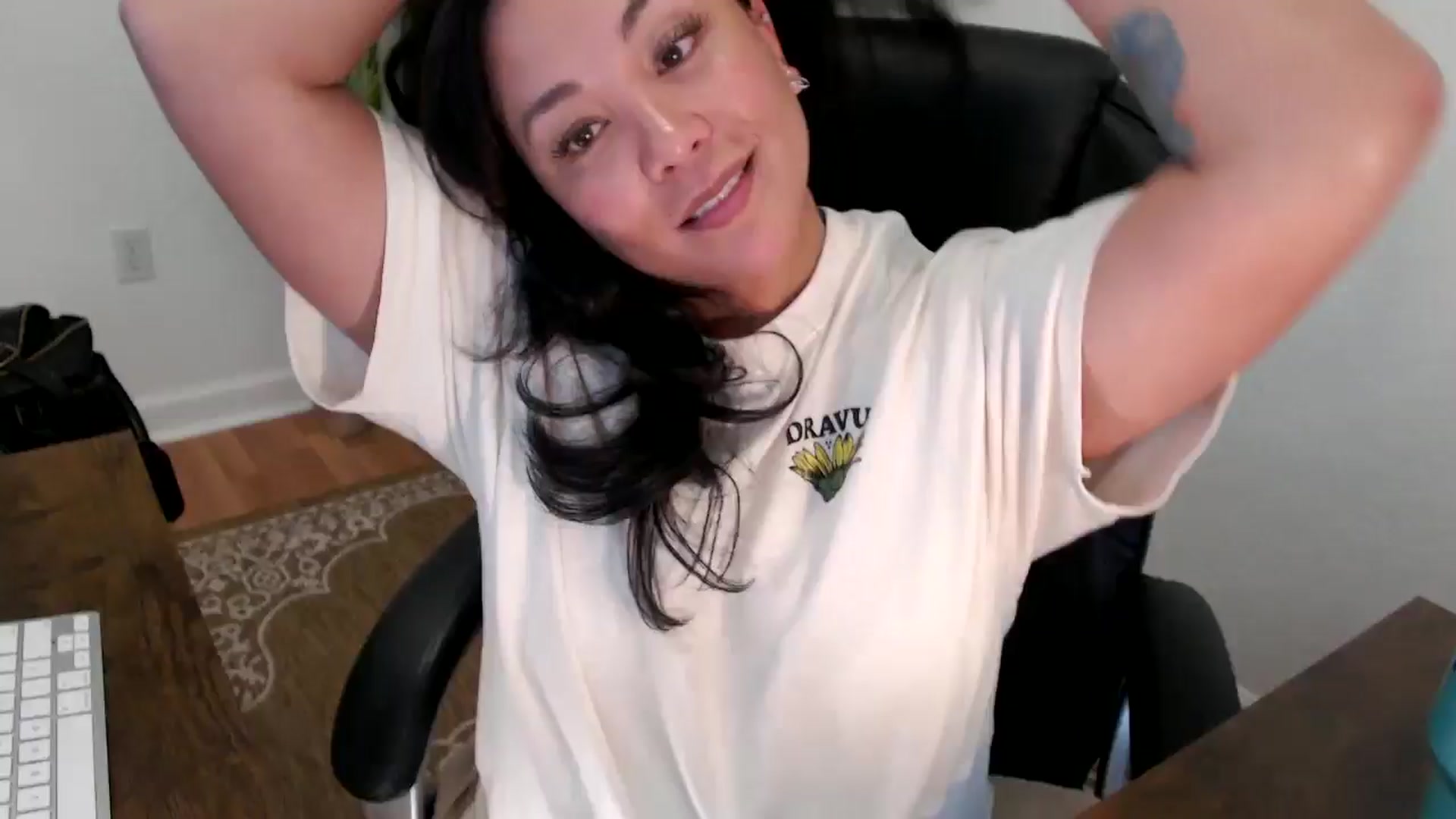 Gallery image thumbnail from MickaylaStar's myfreecams stream on, 05/08/2025, 21:10 image 11 of 20