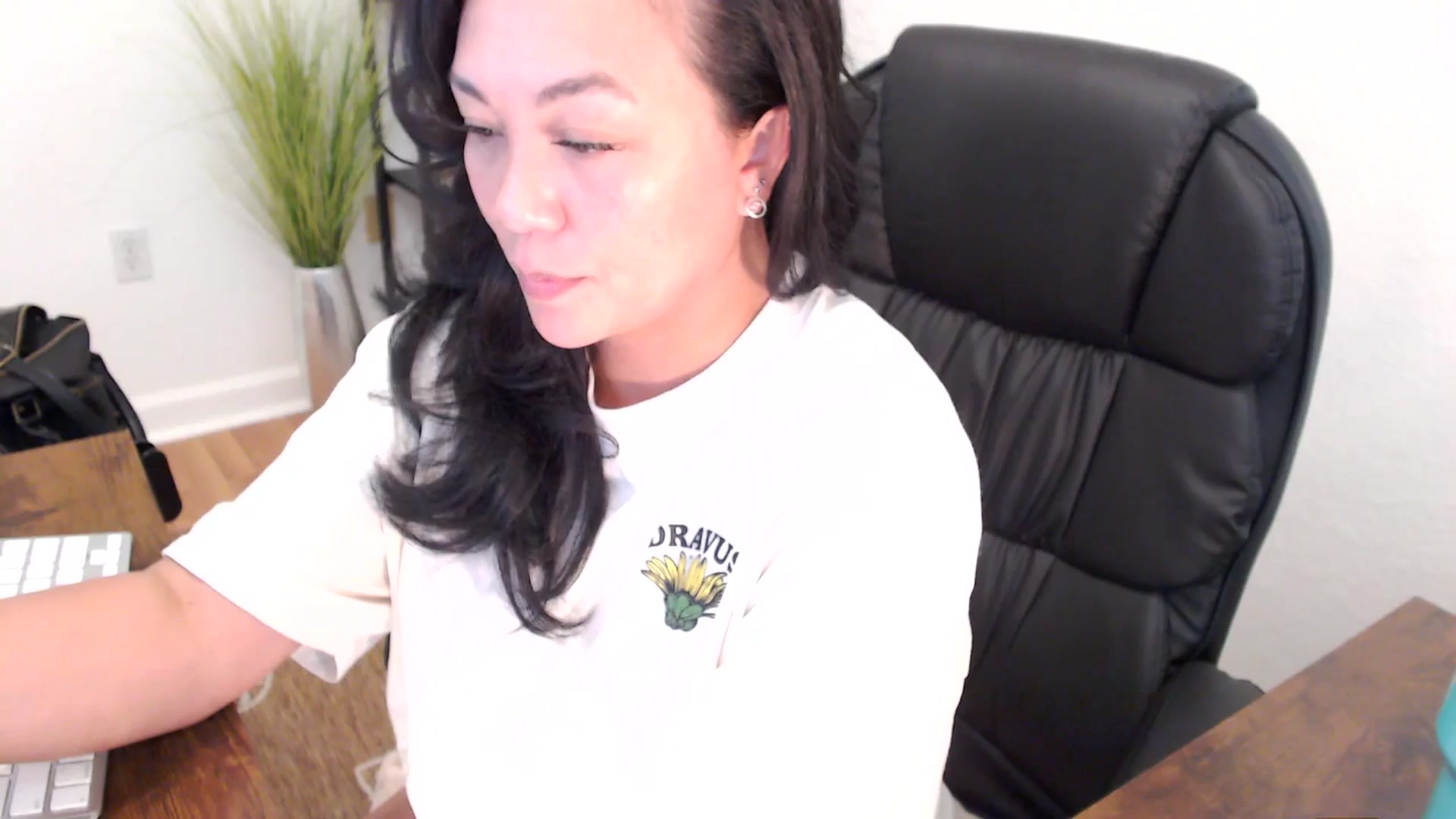 Gallery image thumbnail from MickaylaStar's myfreecams stream on, 05/08/2025, 21:10 image 15 of 20