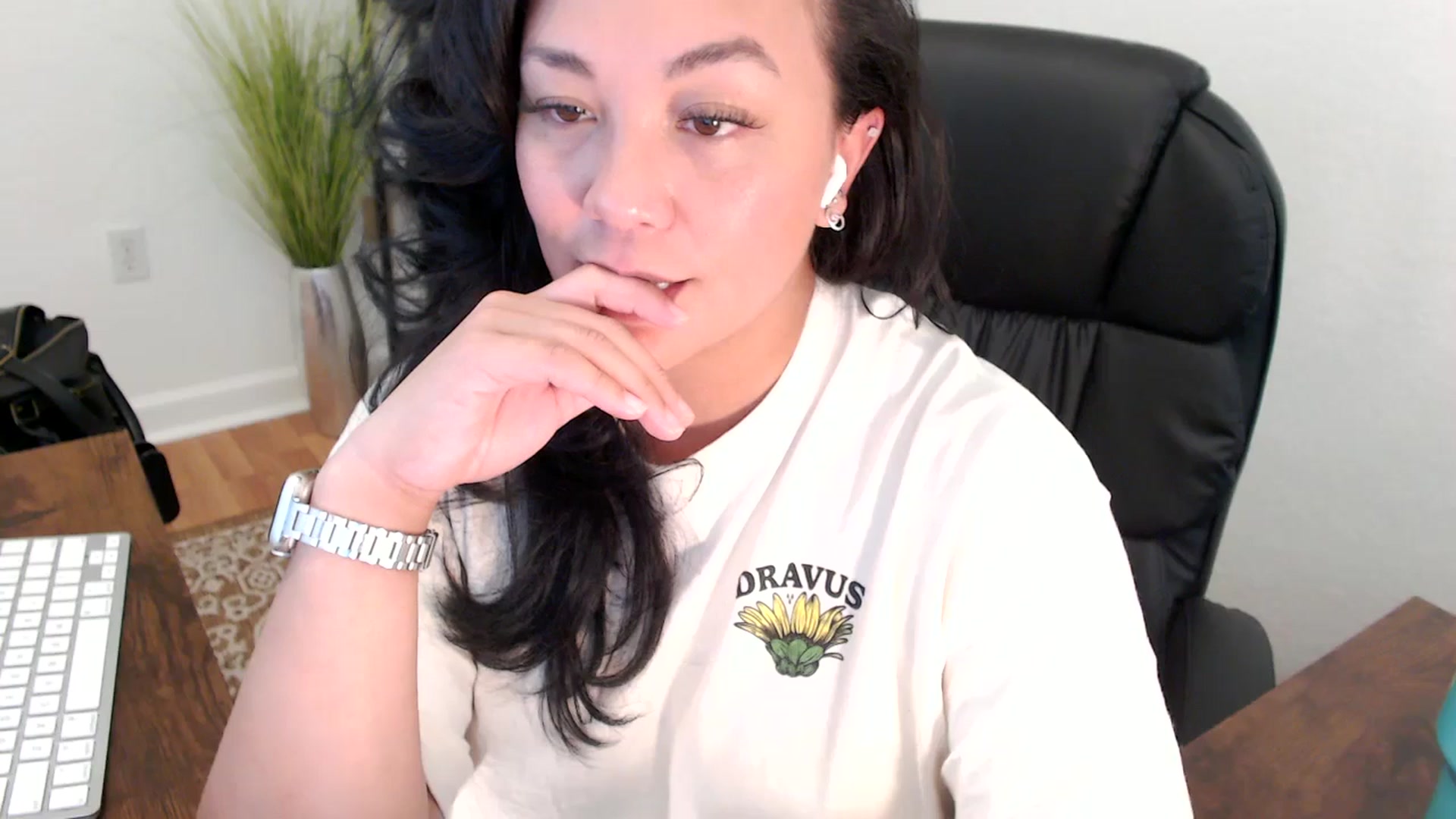 Gallery image thumbnail from MickaylaStar's myfreecams stream on, 05/08/2025, 21:10 image 20 of 20