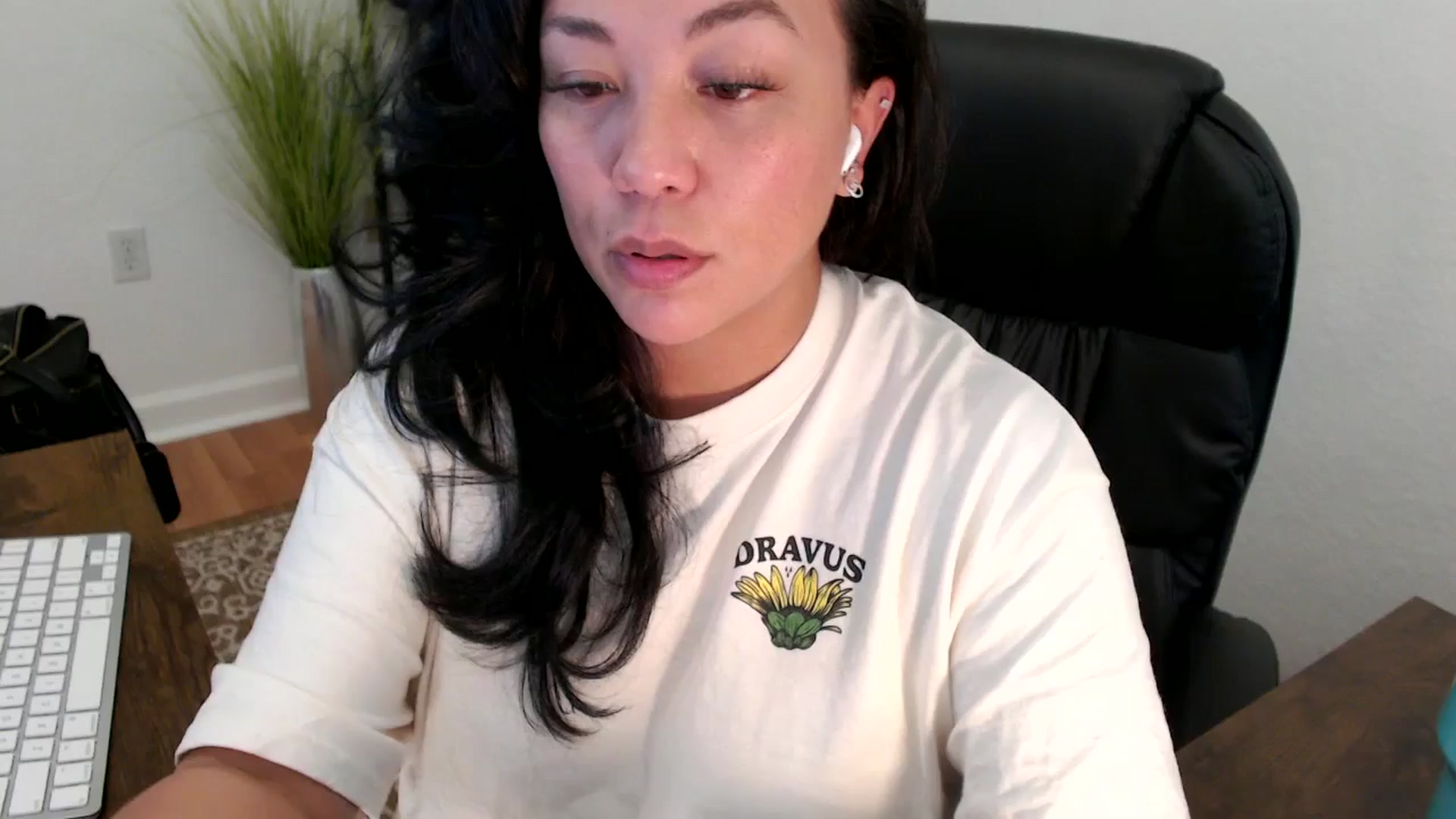 Gallery image thumbnail from MickaylaStar's myfreecams stream on, 05/08/2025, 21:10 image 19 of 20