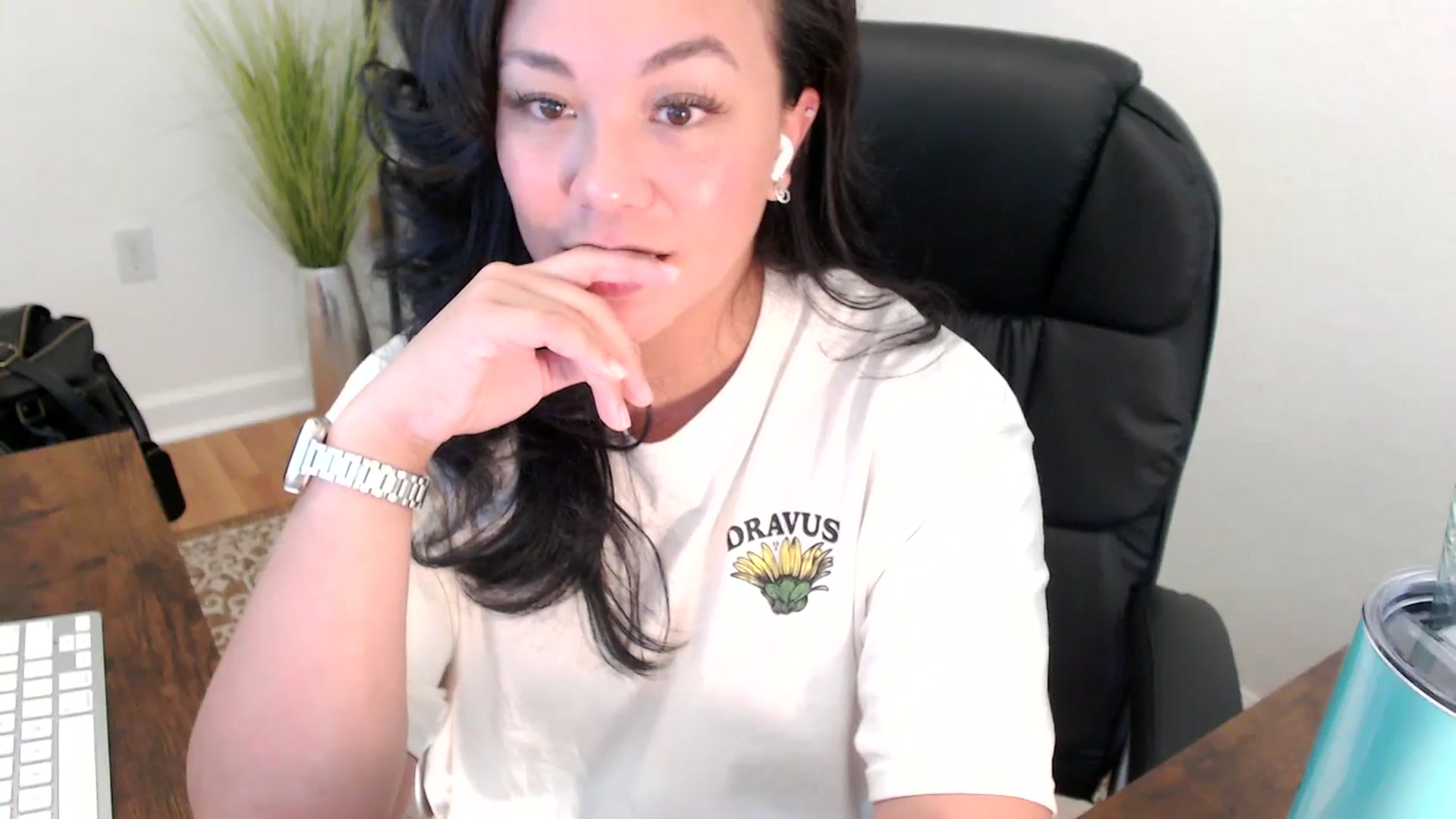 Gallery image thumbnail from MickaylaStar's myfreecams stream on, 05/08/2025, 21:10 image 9 of 20