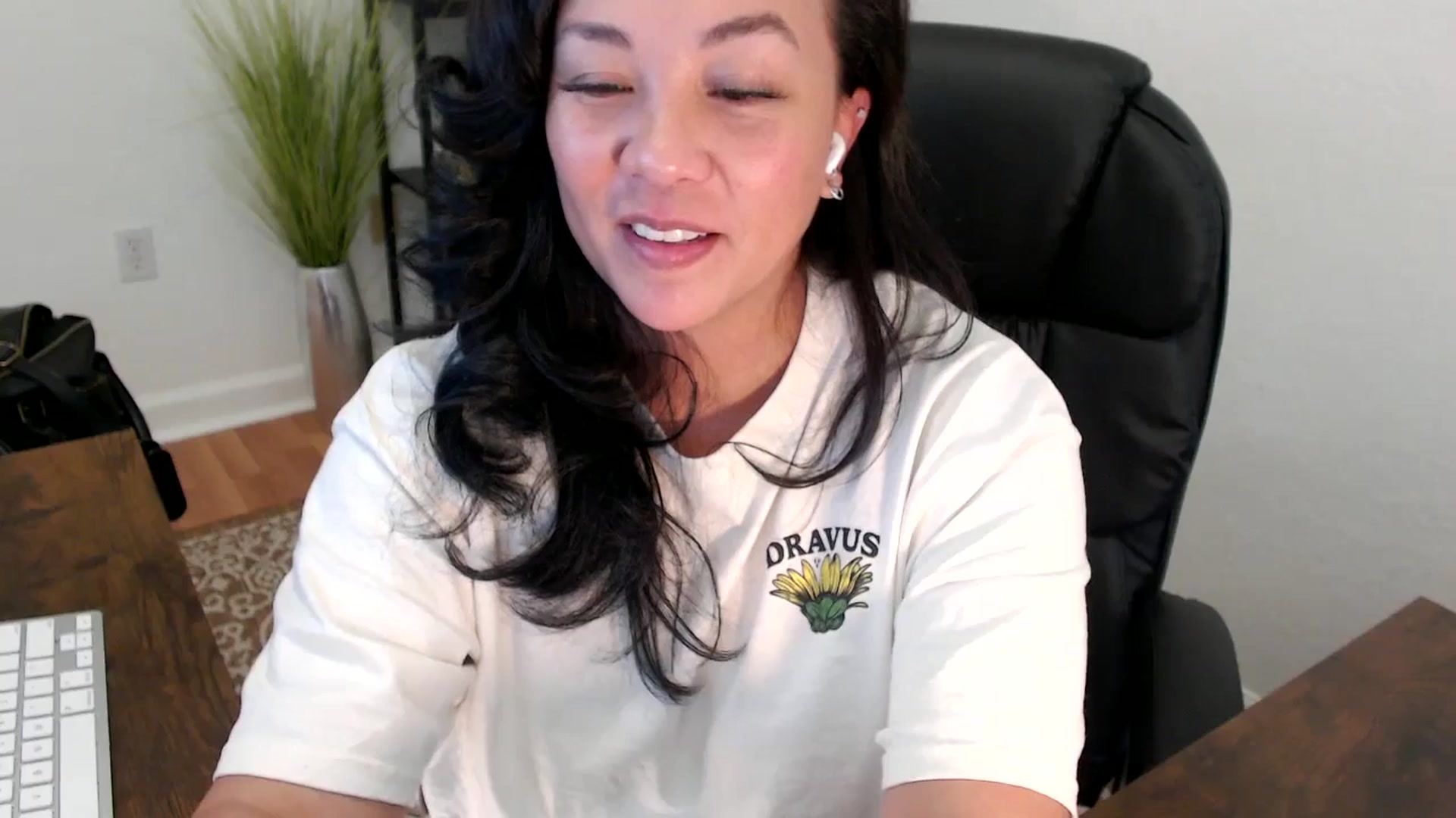 Gallery image thumbnail from MickaylaStar's myfreecams stream on, 05/08/2025, 21:10 image 6 of 20