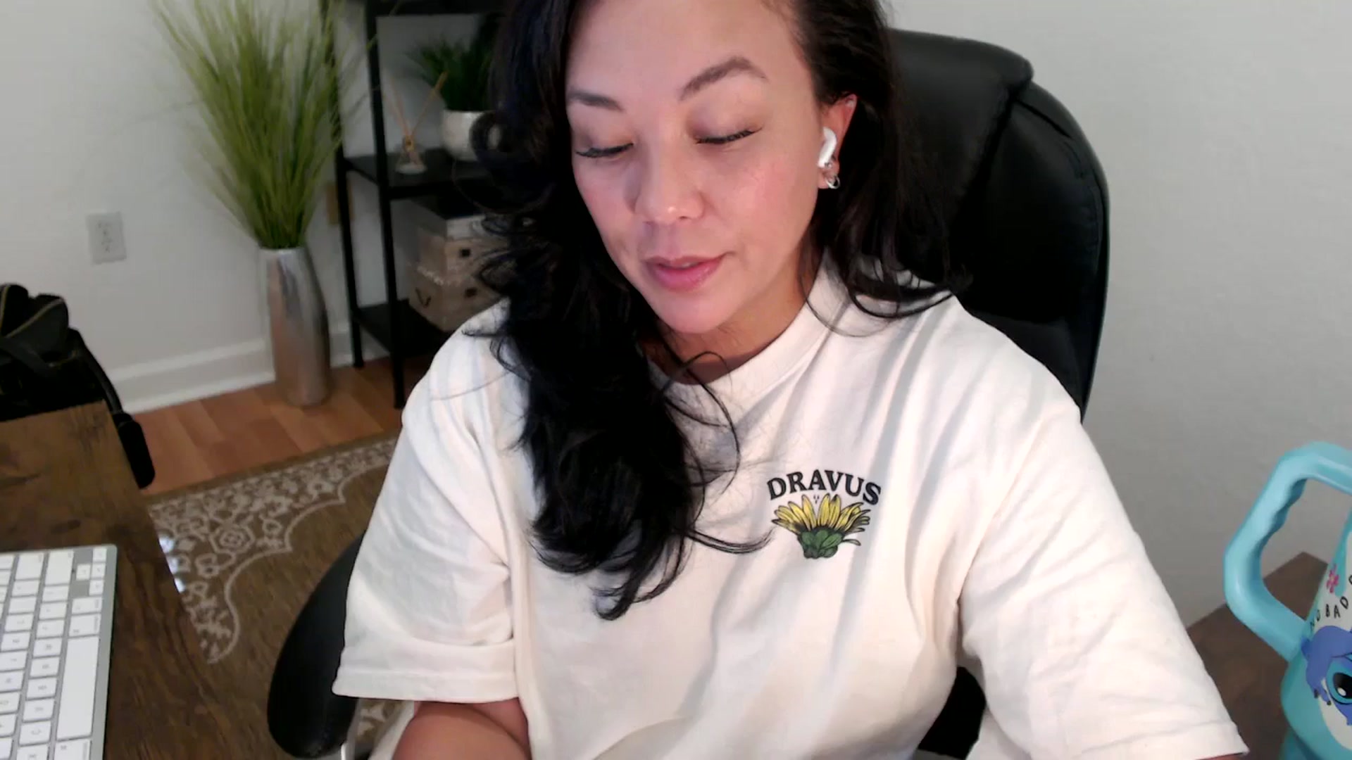 Gallery image thumbnail from MickaylaStar's myfreecams stream on, 05/08/2025, 21:45 image 14 of 20