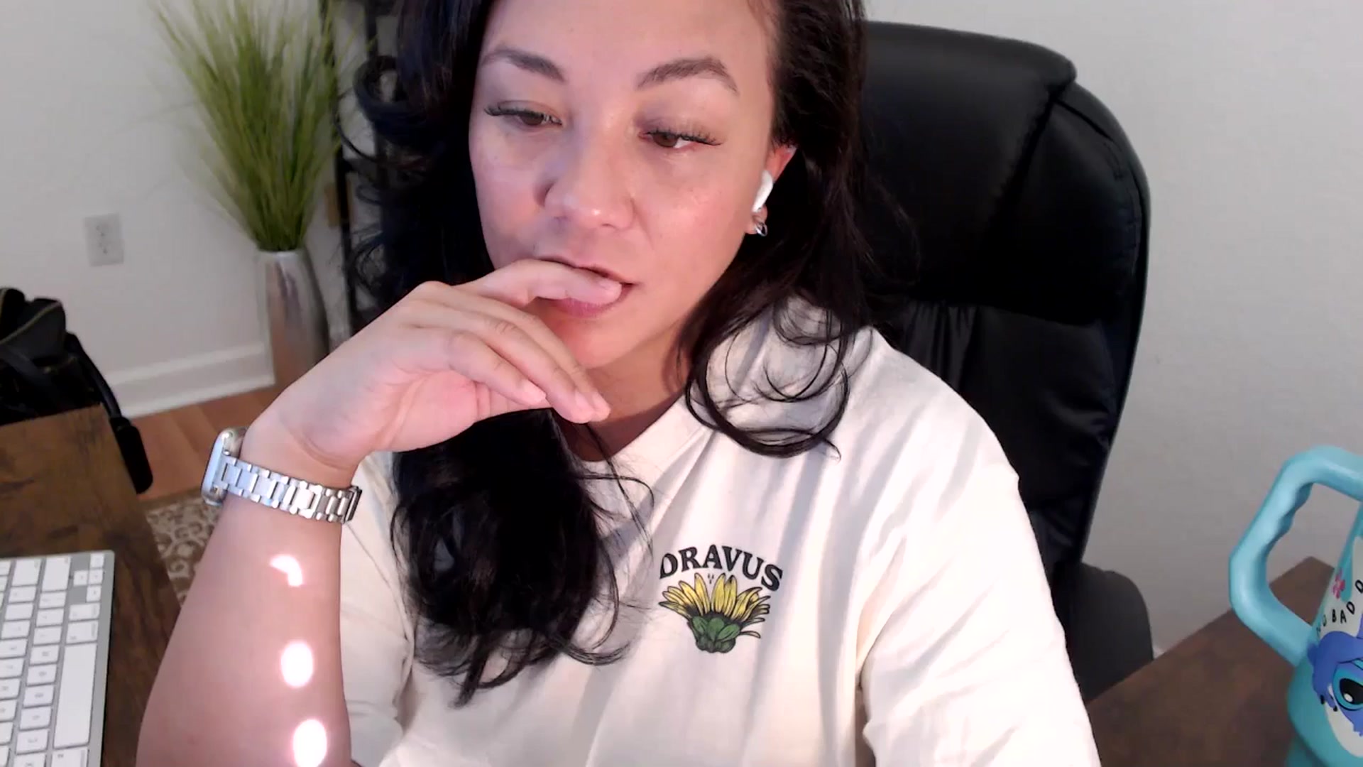 Gallery image thumbnail from MickaylaStar's myfreecams stream on, 05/08/2025, 21:45 image 19 of 20