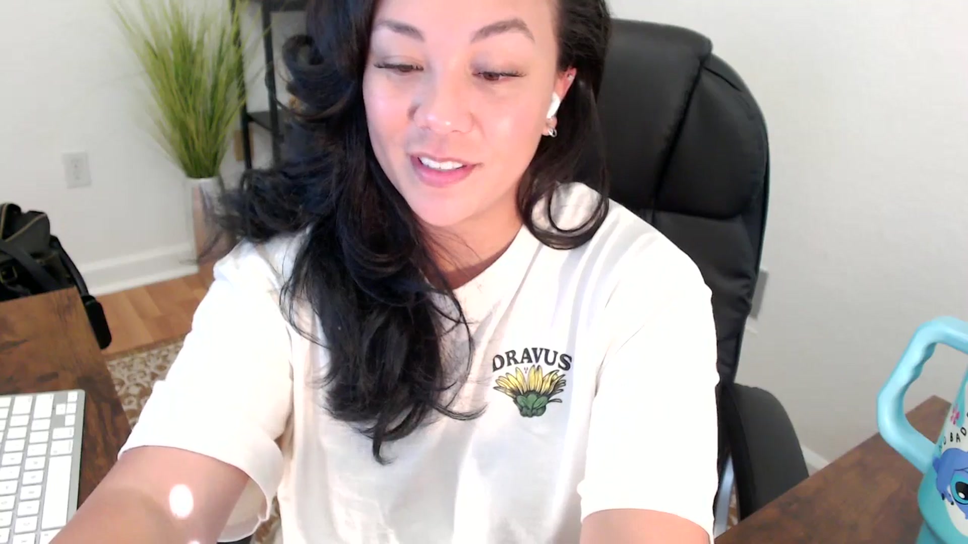 Gallery image thumbnail from MickaylaStar's myfreecams stream on, 05/08/2025, 21:45 image 11 of 20