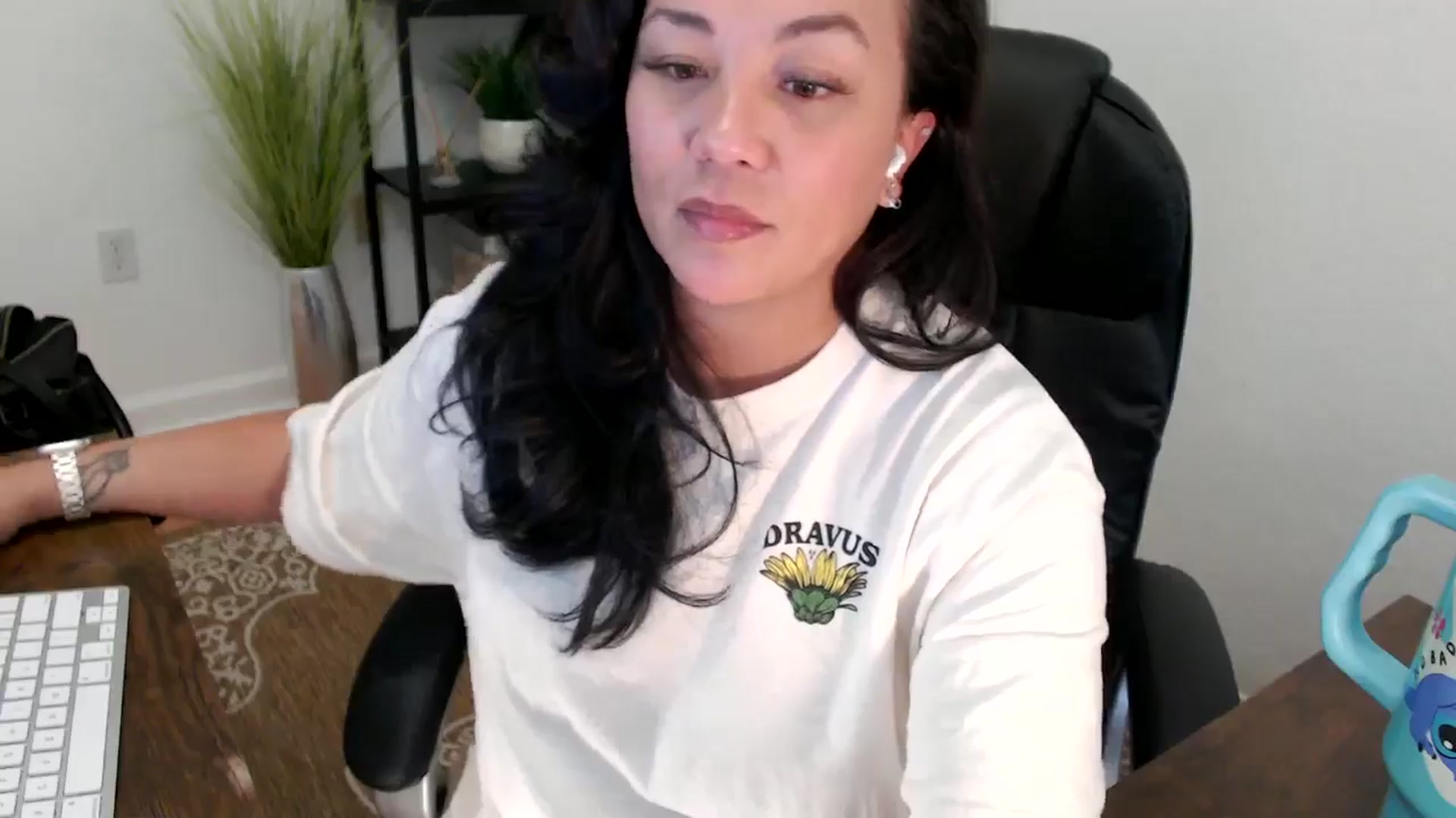 Gallery image thumbnail from MickaylaStar's myfreecams stream on, 05/08/2025, 21:45 image 7 of 20