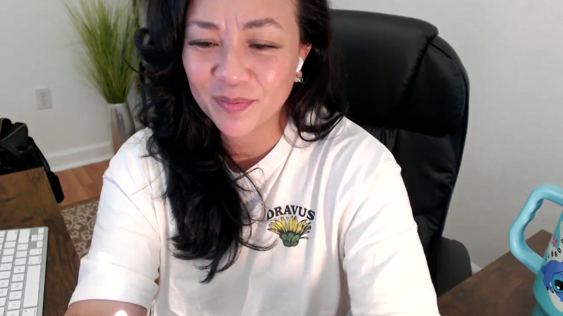 Gallery image thumbnail from MickaylaStar's myfreecams stream on, 05/08/2025, 21:45 image 17 of 20
