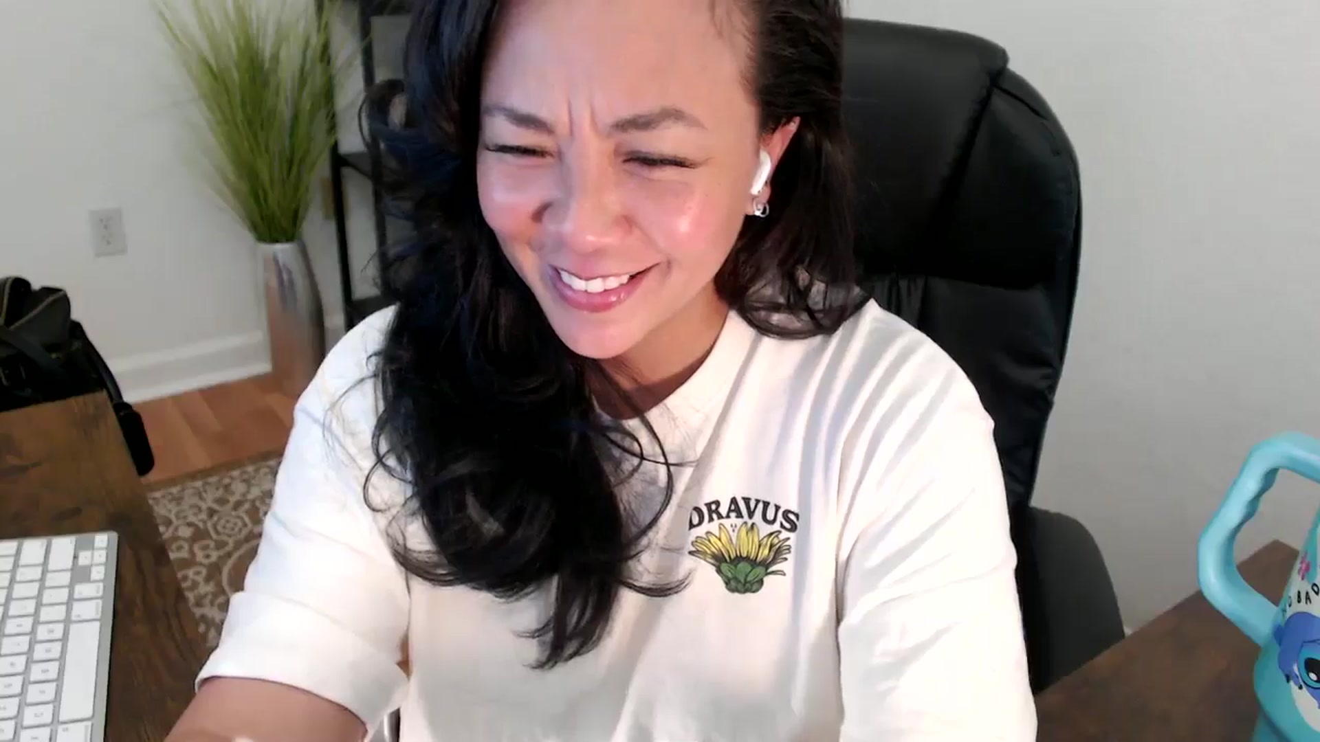 Gallery image thumbnail from MickaylaStar's myfreecams stream on, 05/08/2025, 21:45 image 6 of 20