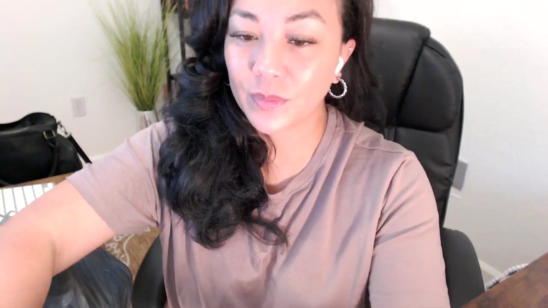 Gallery image thumbnail from MickaylaStar's myfreecams stream on, 05/09/2025, 15:52 image 4 of 20