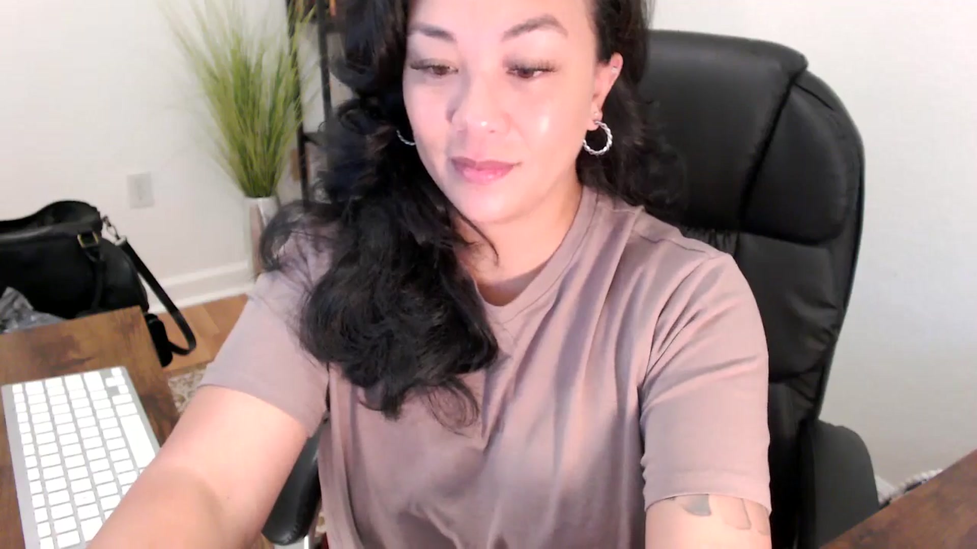 Gallery image thumbnail from MickaylaStar's myfreecams stream on, 05/09/2025, 15:52 image 15 of 20
