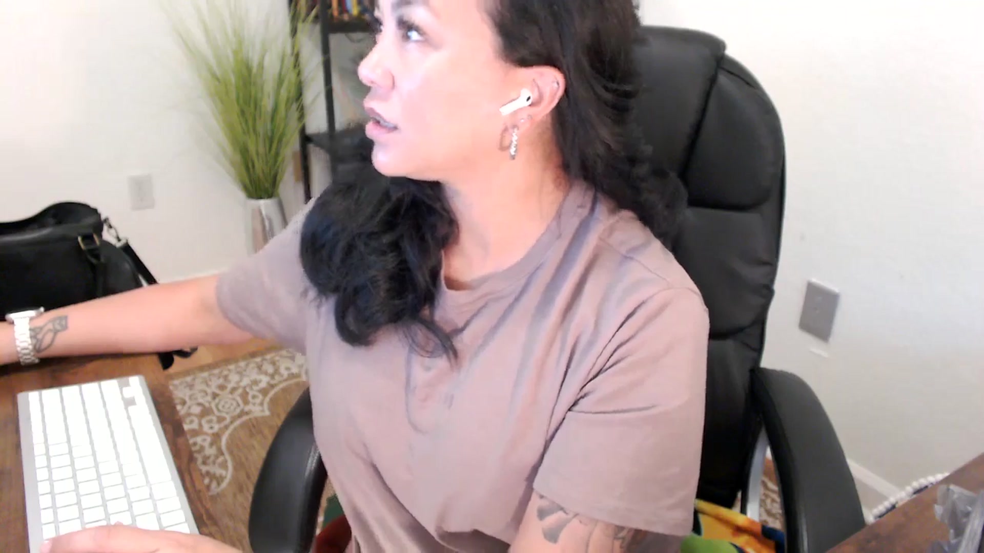 Gallery image thumbnail from MickaylaStar's myfreecams stream on, 05/09/2025, 15:52 image 5 of 20