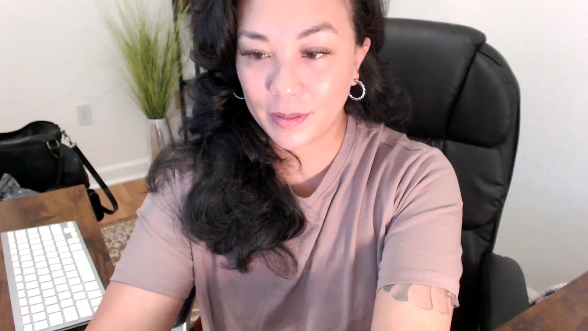 Gallery image thumbnail from MickaylaStar's myfreecams stream on, 05/09/2025, 15:52 image 17 of 20