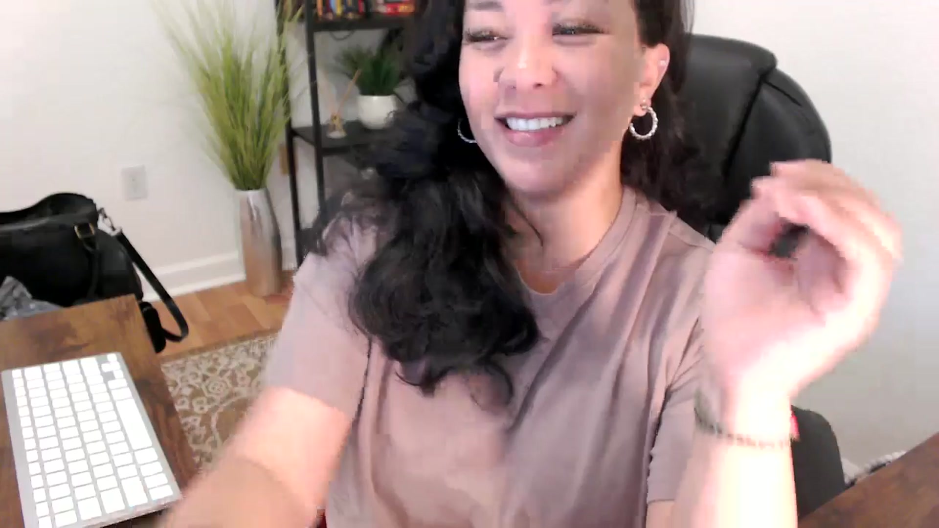 Gallery image thumbnail from MickaylaStar's myfreecams stream on, 05/09/2025, 15:52 image 16 of 20