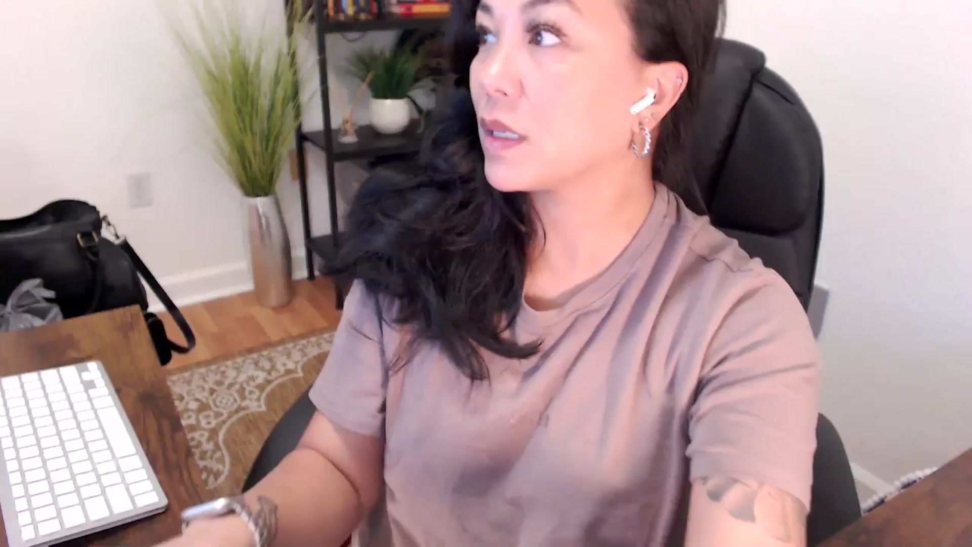 Gallery image thumbnail from MickaylaStar's myfreecams stream on, 05/09/2025, 15:52 image 1 of 20