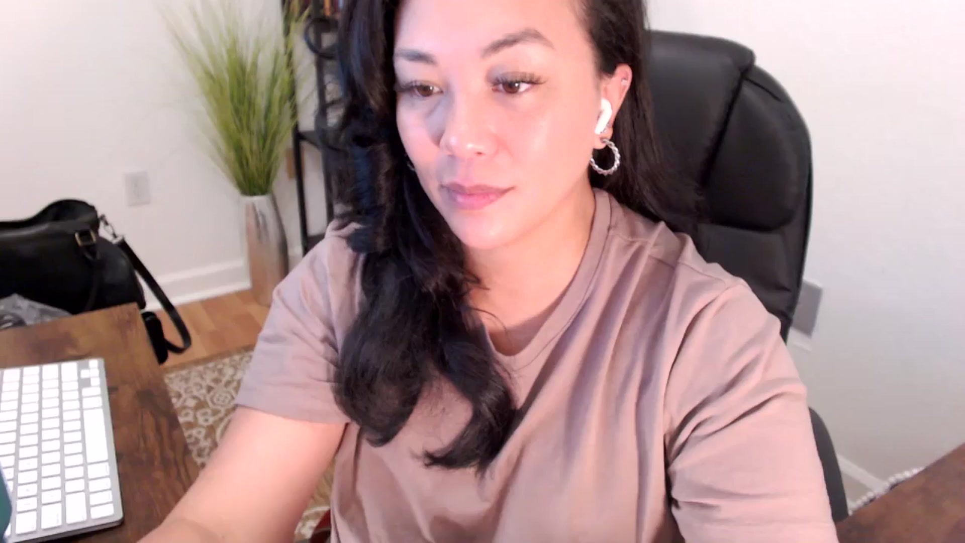 Gallery image thumbnail from MickaylaStar's myfreecams stream on, 05/09/2025, 16:54 image 8 of 20