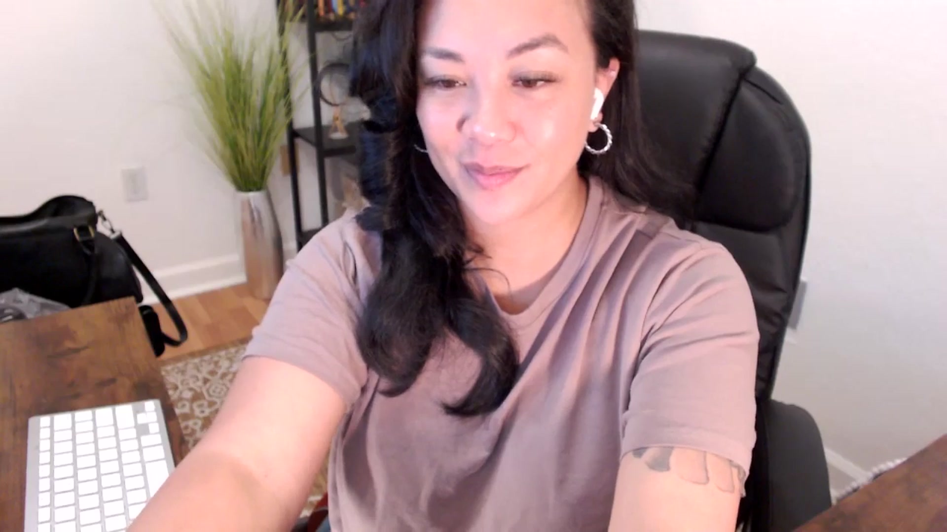 Gallery image thumbnail from MickaylaStar's myfreecams stream on, 05/09/2025, 16:54 image 10 of 20