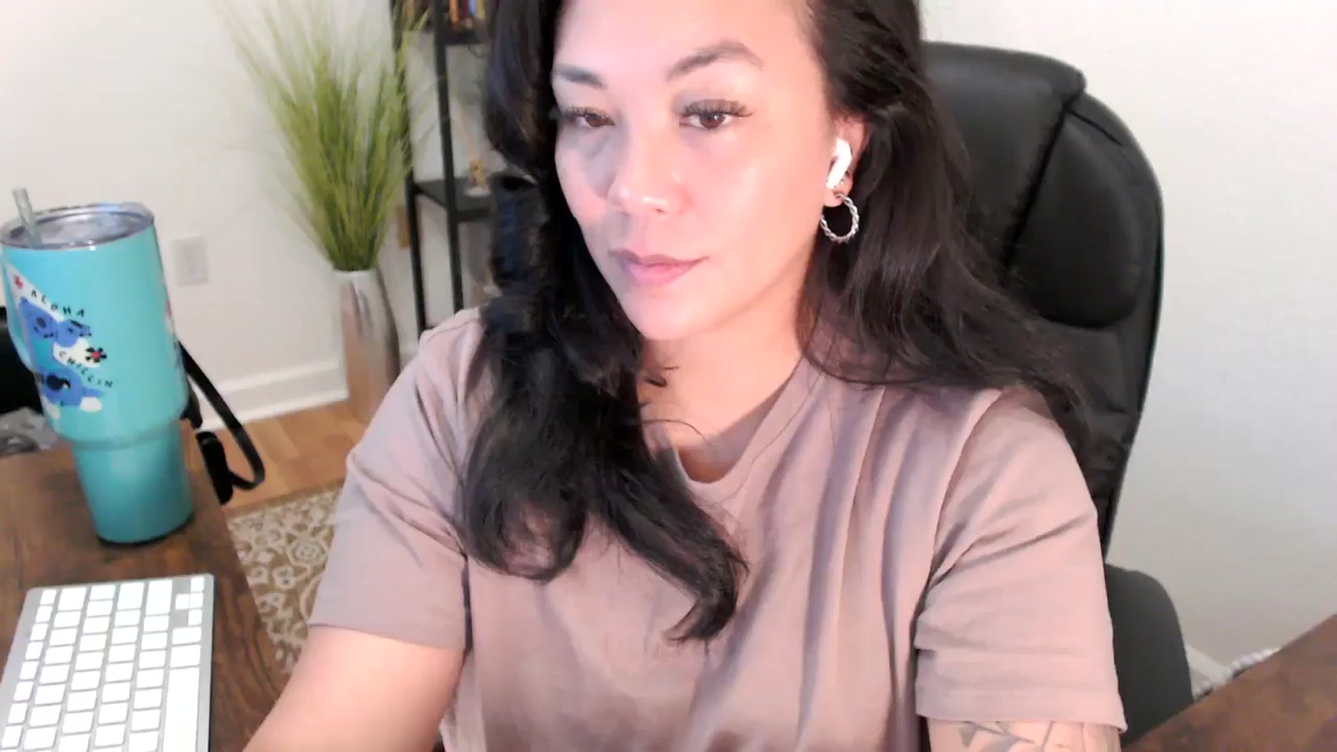 Gallery image thumbnail from MickaylaStar's myfreecams stream on, 05/09/2025, 17:17 image 4 of 20