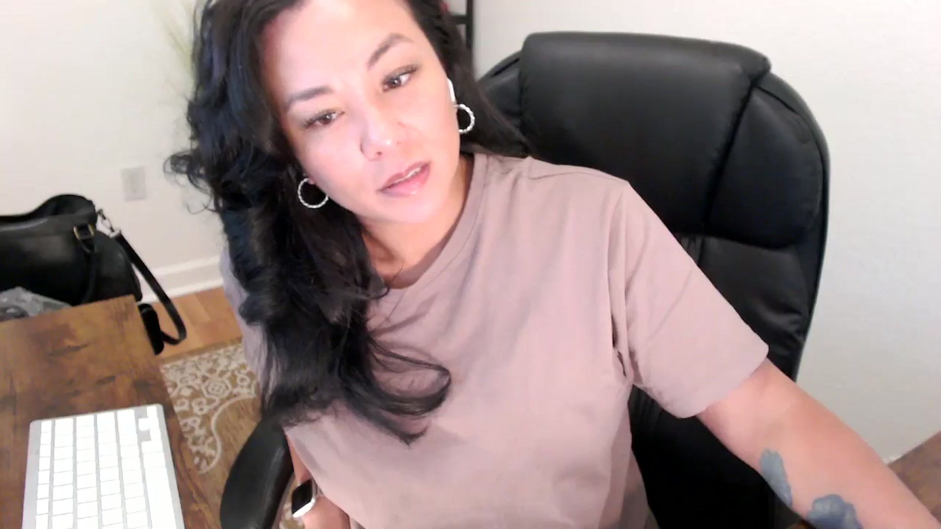 Gallery image thumbnail from MickaylaStar's myfreecams stream on, 05/09/2025, 17:17 image 15 of 20