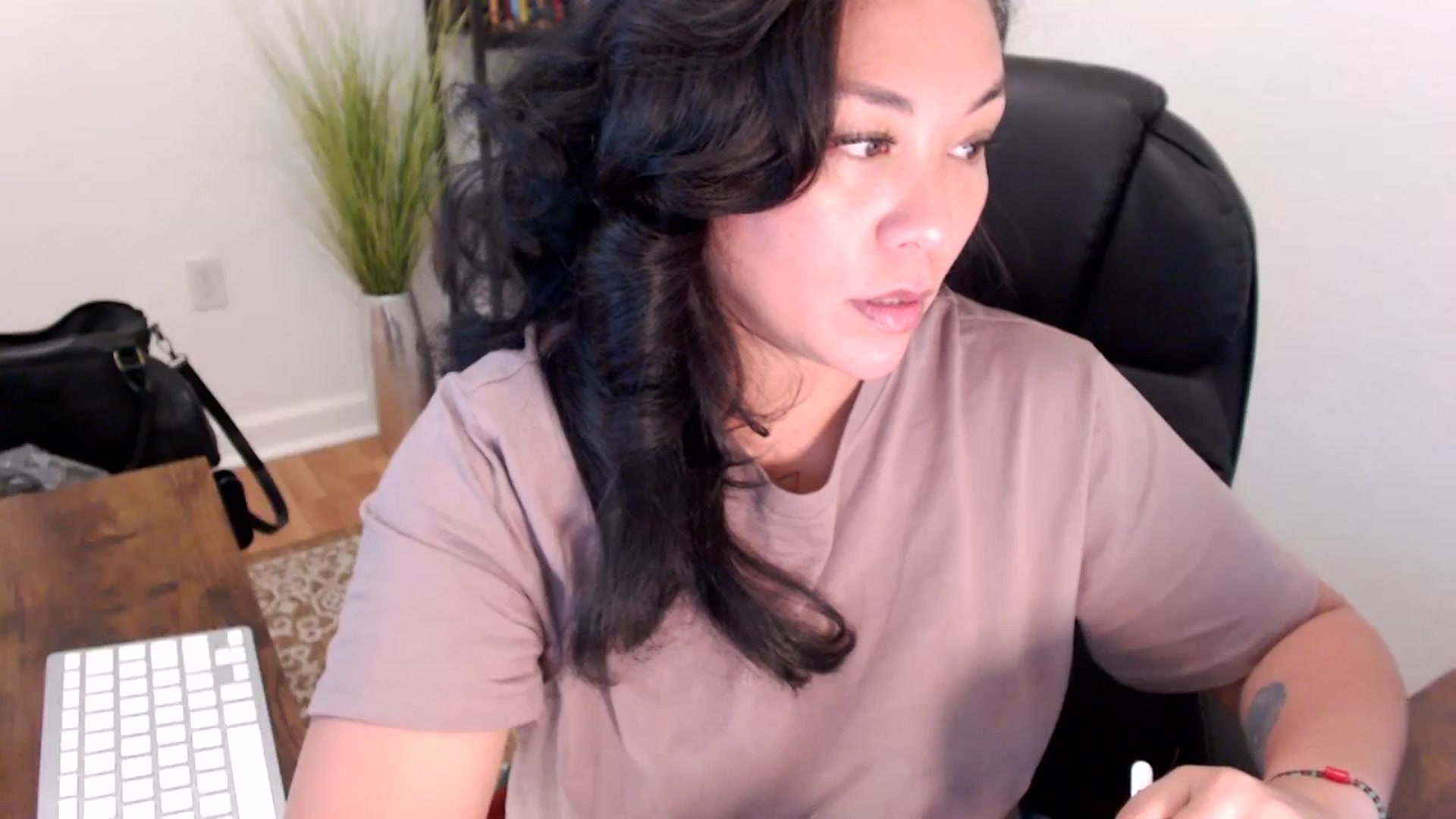 Gallery image thumbnail from MickaylaStar's myfreecams stream on, 05/09/2025, 17:17 image 13 of 20