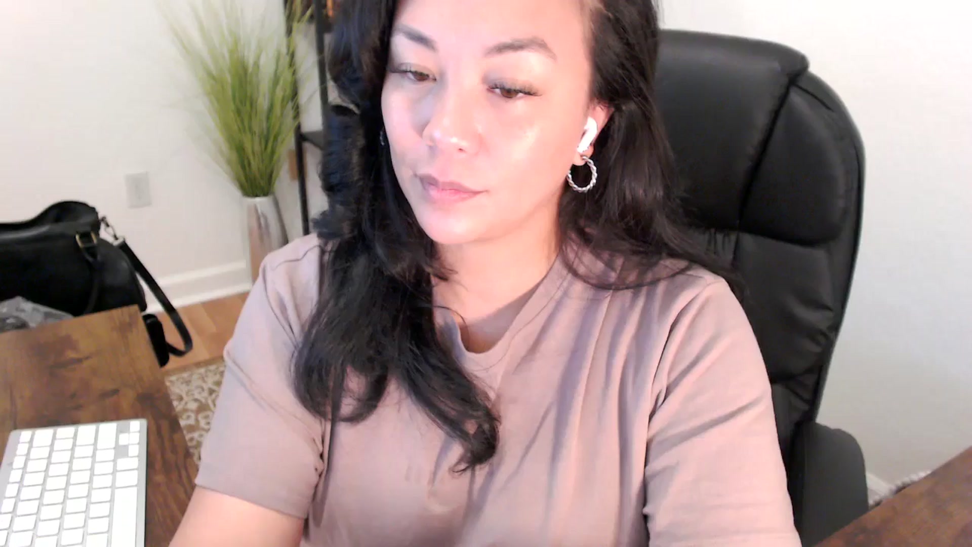 Gallery image thumbnail from MickaylaStar's myfreecams stream on, 05/09/2025, 17:17 image 8 of 20