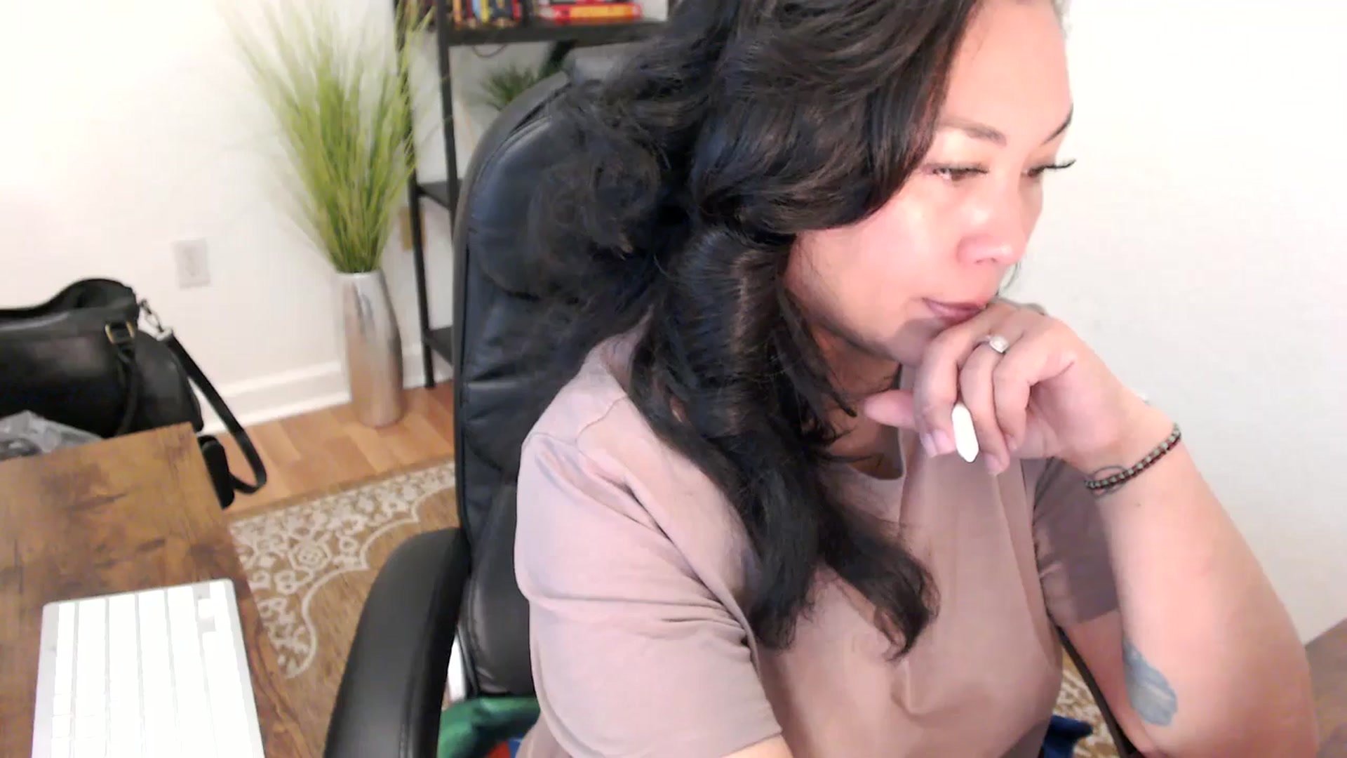 Gallery image thumbnail from MickaylaStar's myfreecams stream on, 05/09/2025, 17:17 image 16 of 20