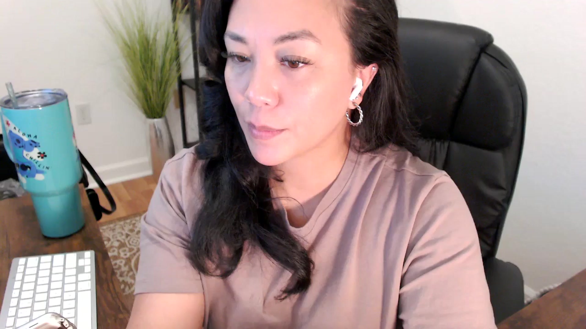 Gallery image thumbnail from MickaylaStar's myfreecams stream on, 05/09/2025, 17:17 image 1 of 20