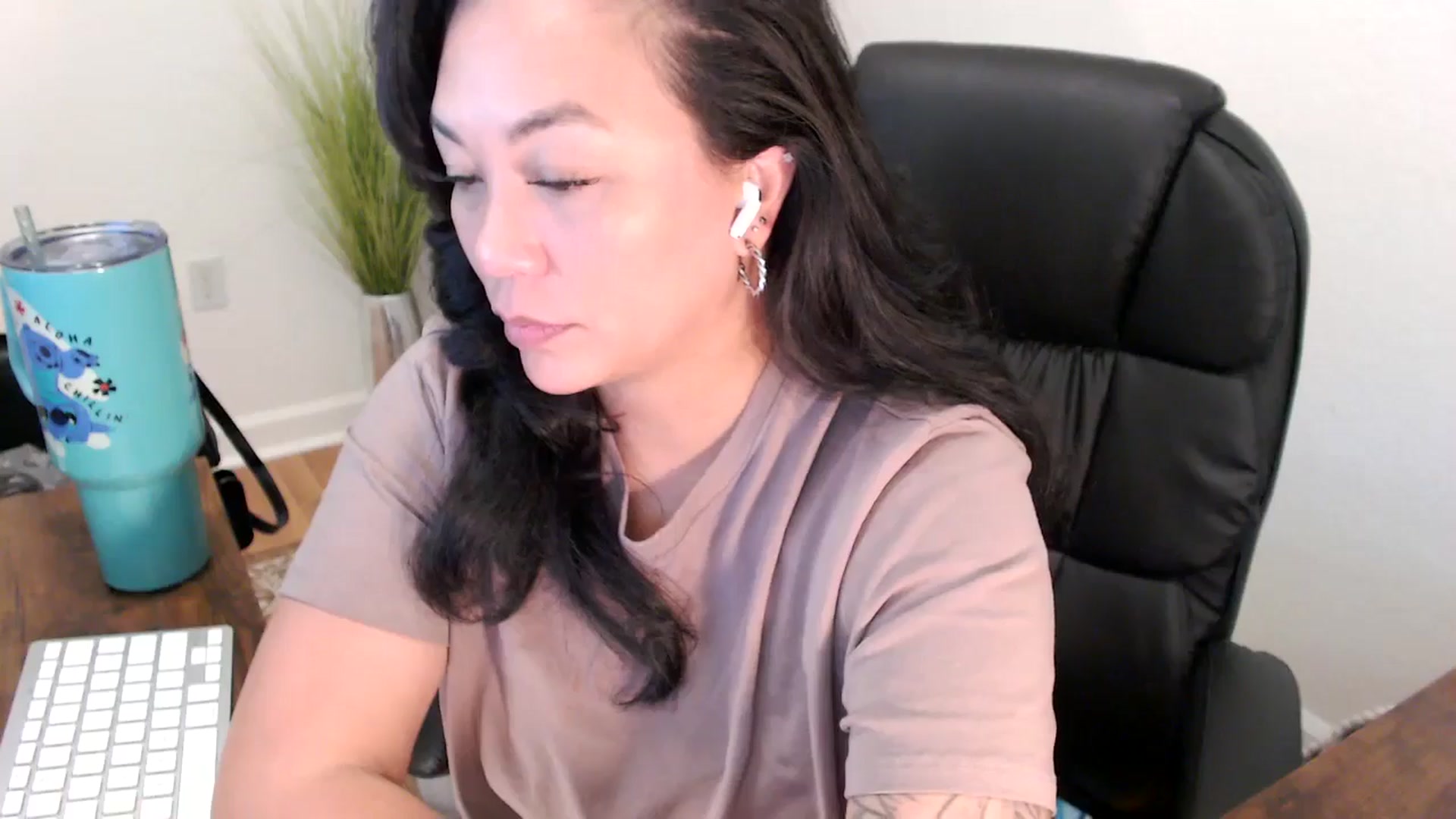 Gallery image thumbnail from MickaylaStar's myfreecams stream on, 05/09/2025, 17:17 image 3 of 20