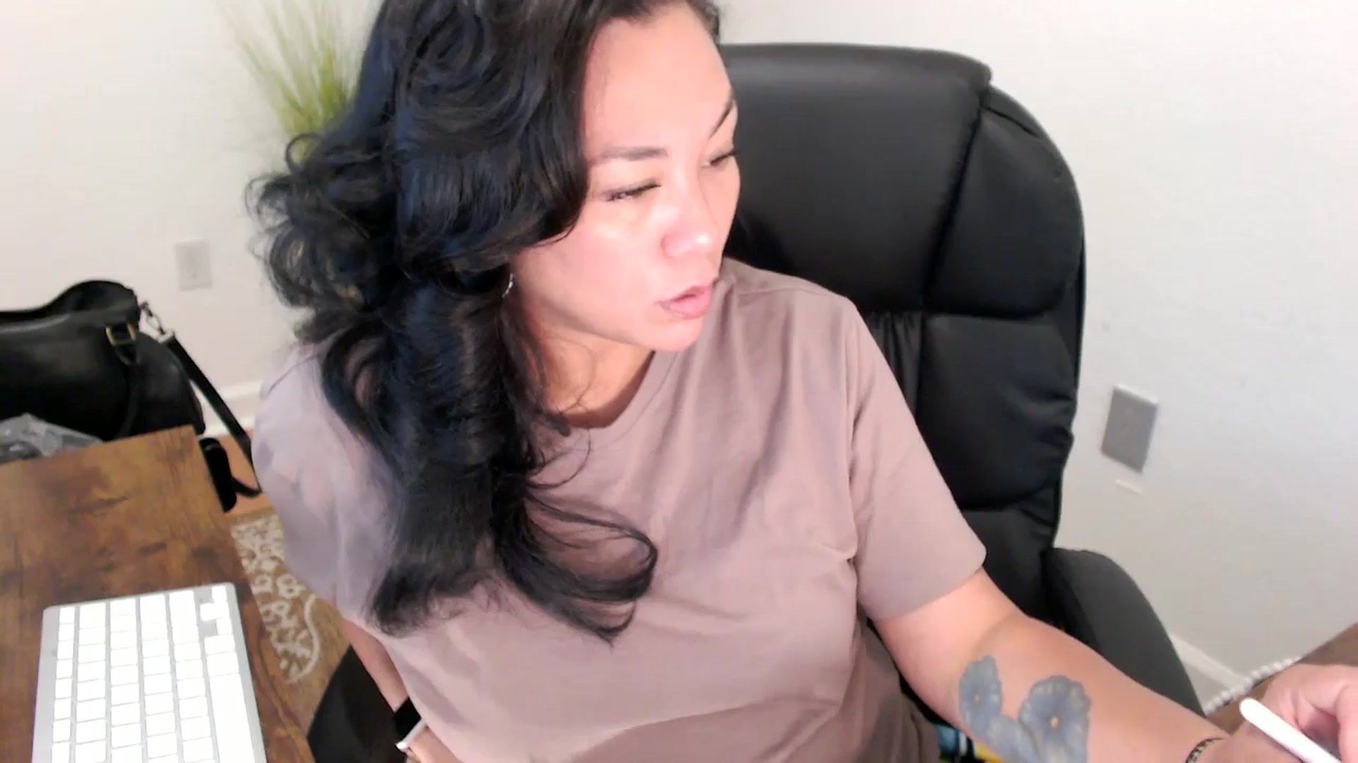 Gallery image thumbnail from MickaylaStar's myfreecams stream on, 05/09/2025, 17:17 image 14 of 20