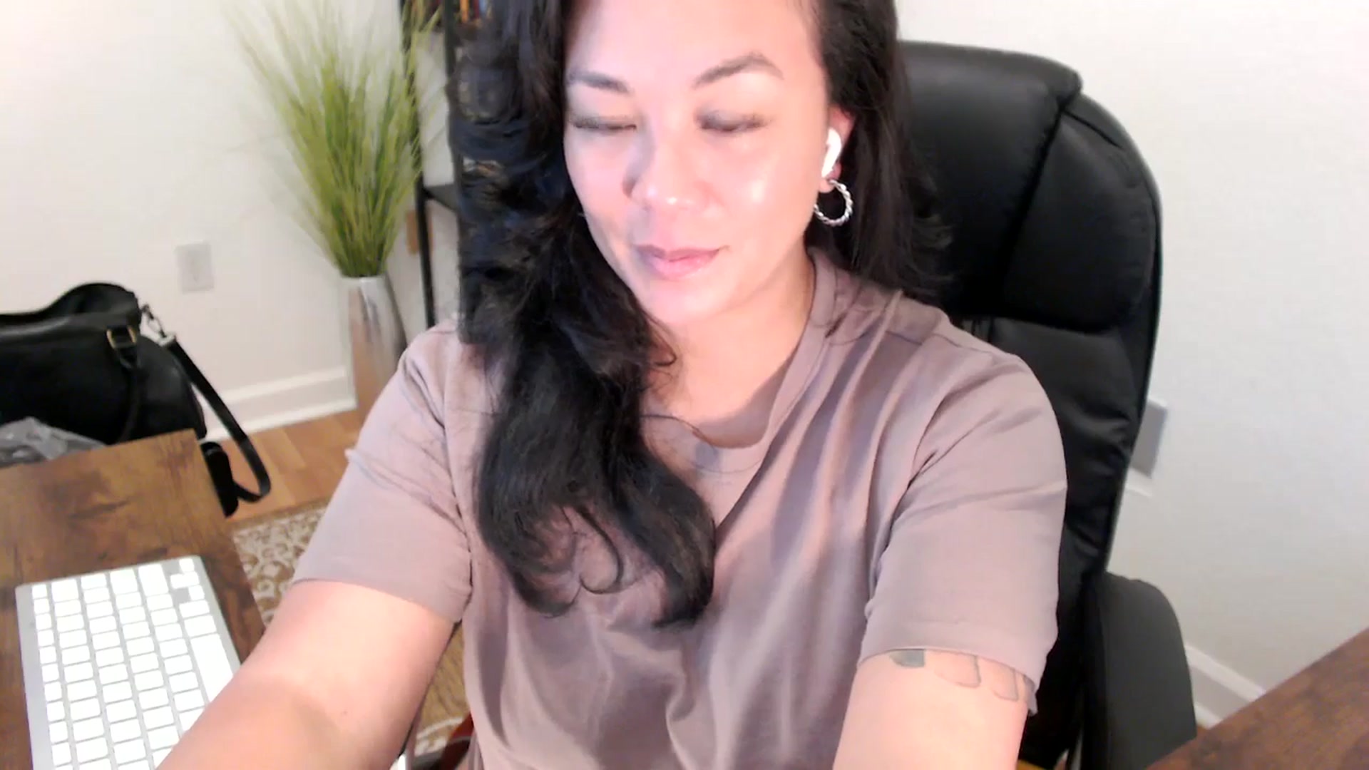 Gallery image thumbnail from MickaylaStar's myfreecams stream on, 05/09/2025, 18:12 image 3 of 20