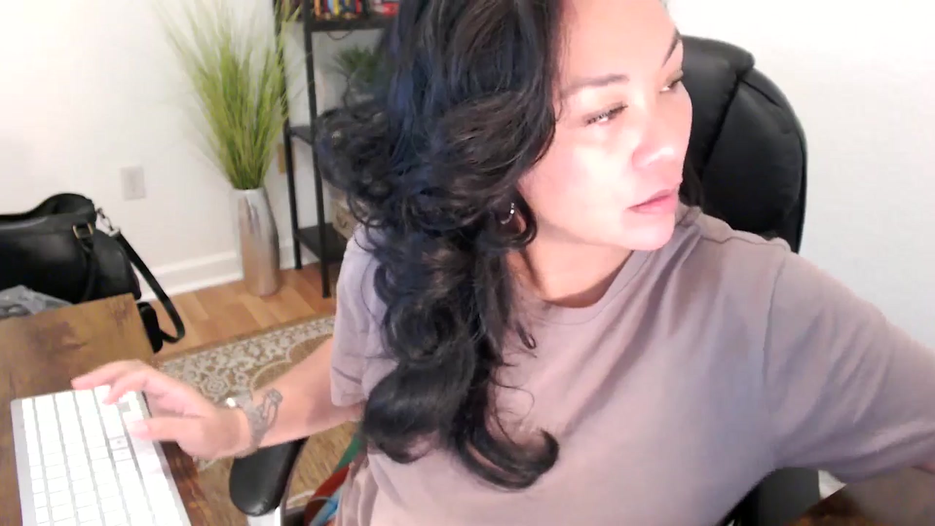 Gallery image thumbnail from MickaylaStar's myfreecams stream on, 05/09/2025, 18:12 image 4 of 20