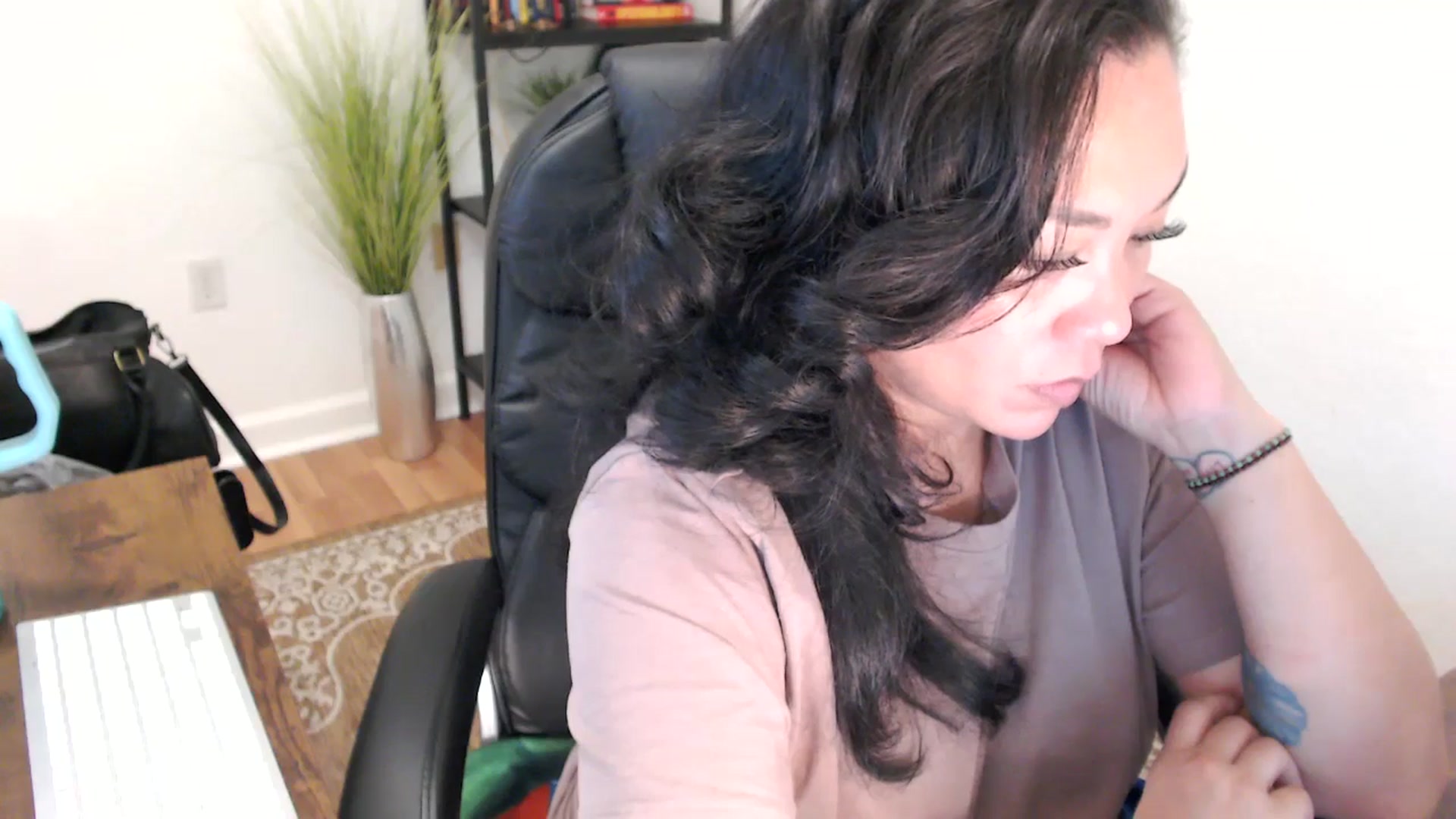 Gallery image thumbnail from MickaylaStar's myfreecams stream on, 05/09/2025, 18:12 image 14 of 20