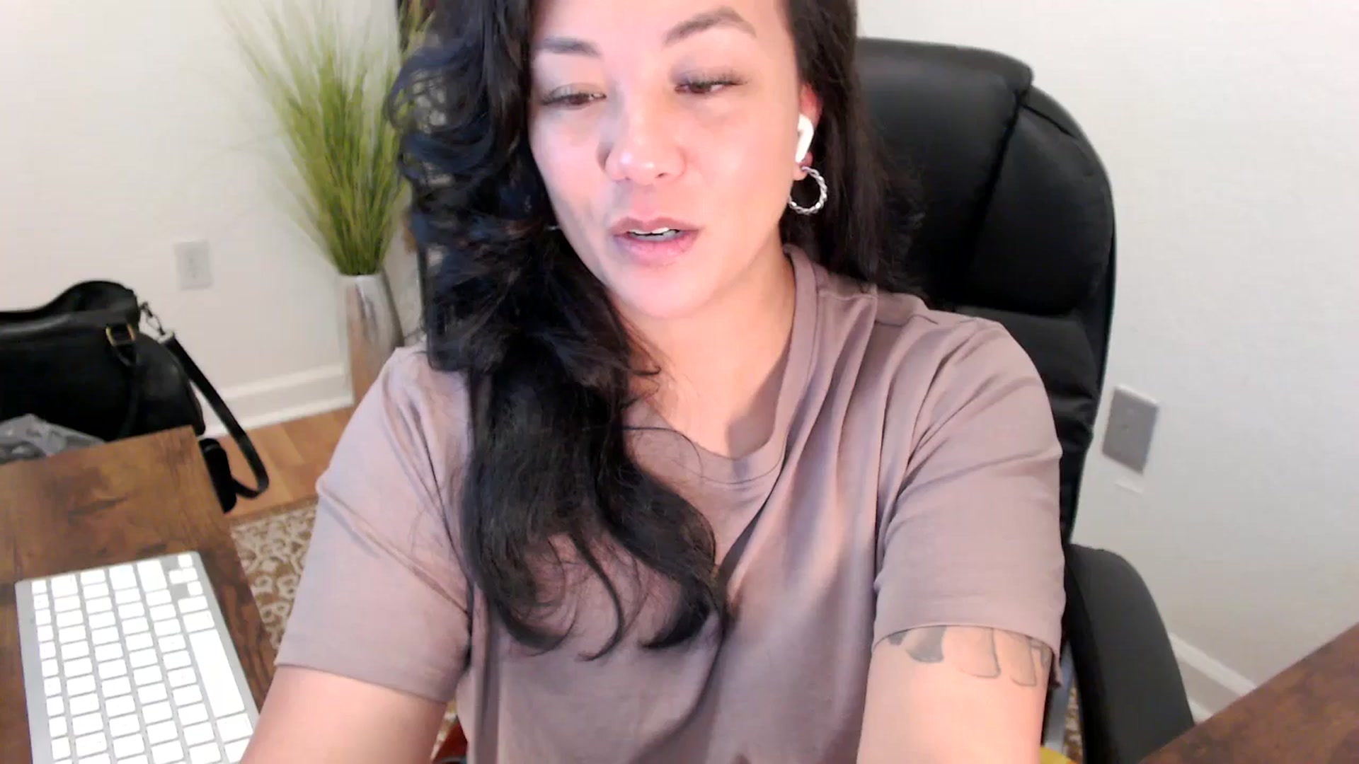 Gallery image thumbnail from MickaylaStar's myfreecams stream on, 05/09/2025, 18:12 image 1 of 20