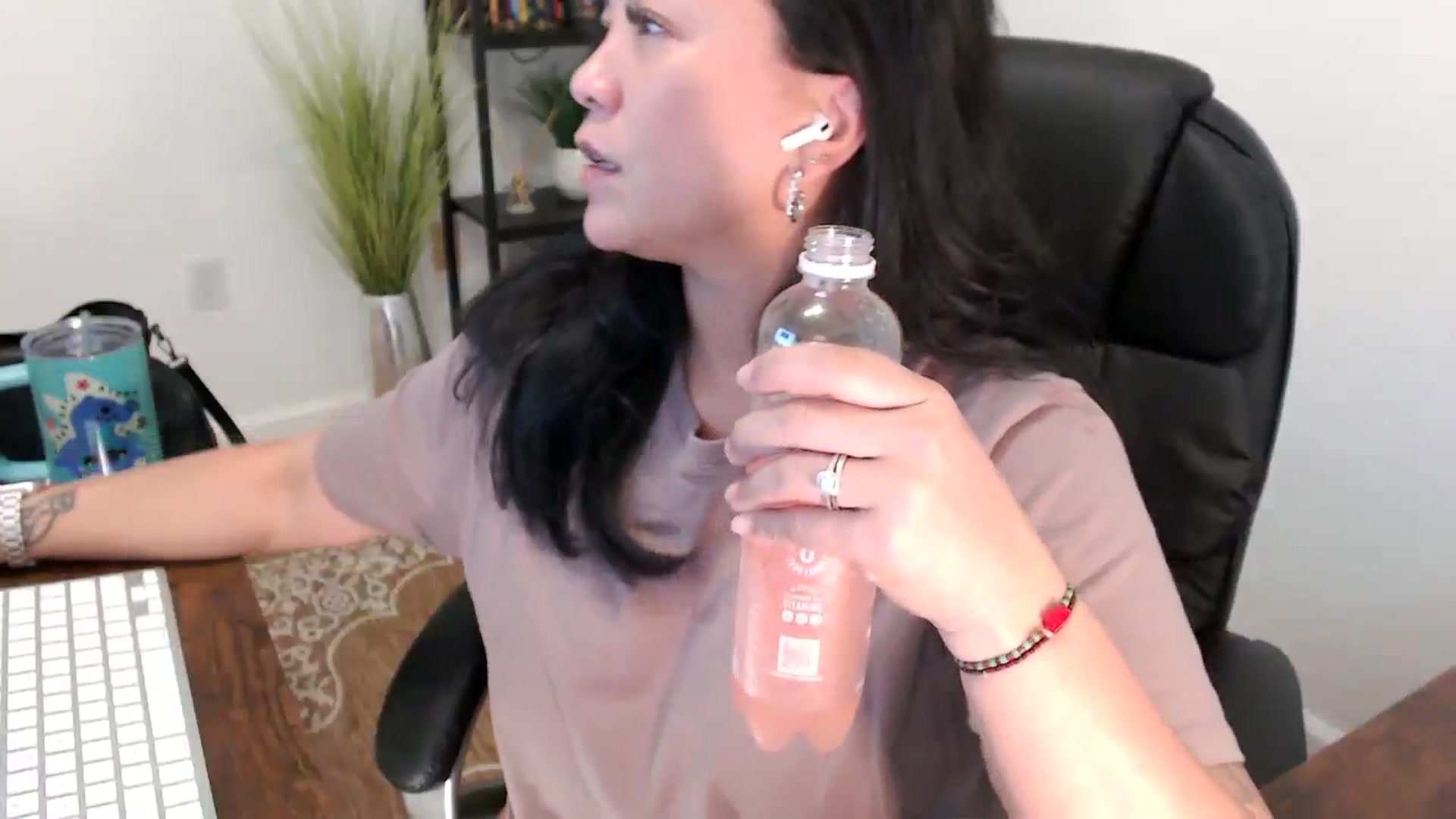 Gallery image thumbnail from MickaylaStar's myfreecams stream on, 05/09/2025, 19:11 image 16 of 20