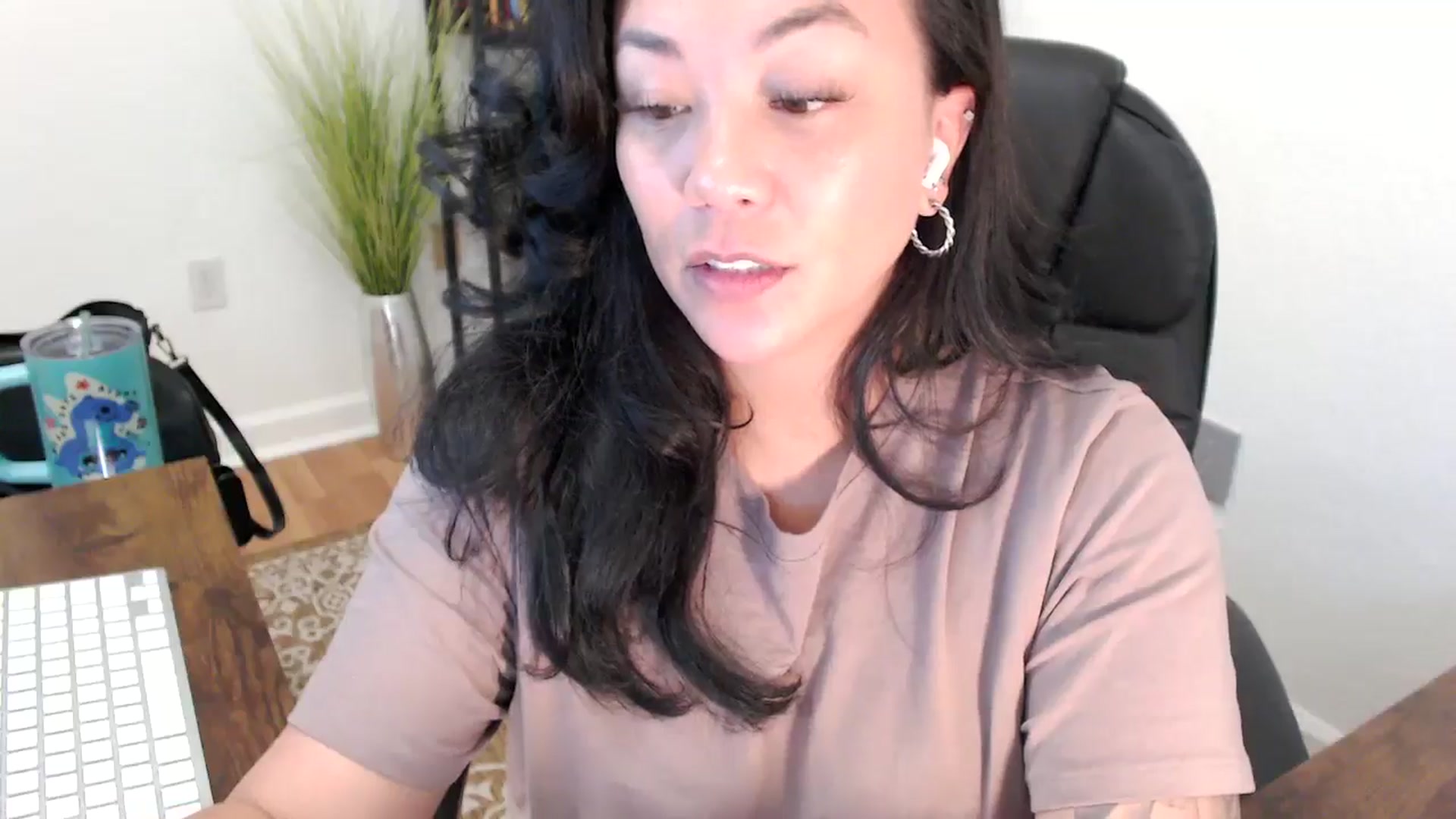 Gallery image thumbnail from MickaylaStar's myfreecams stream on, 05/09/2025, 19:11 image 13 of 20
