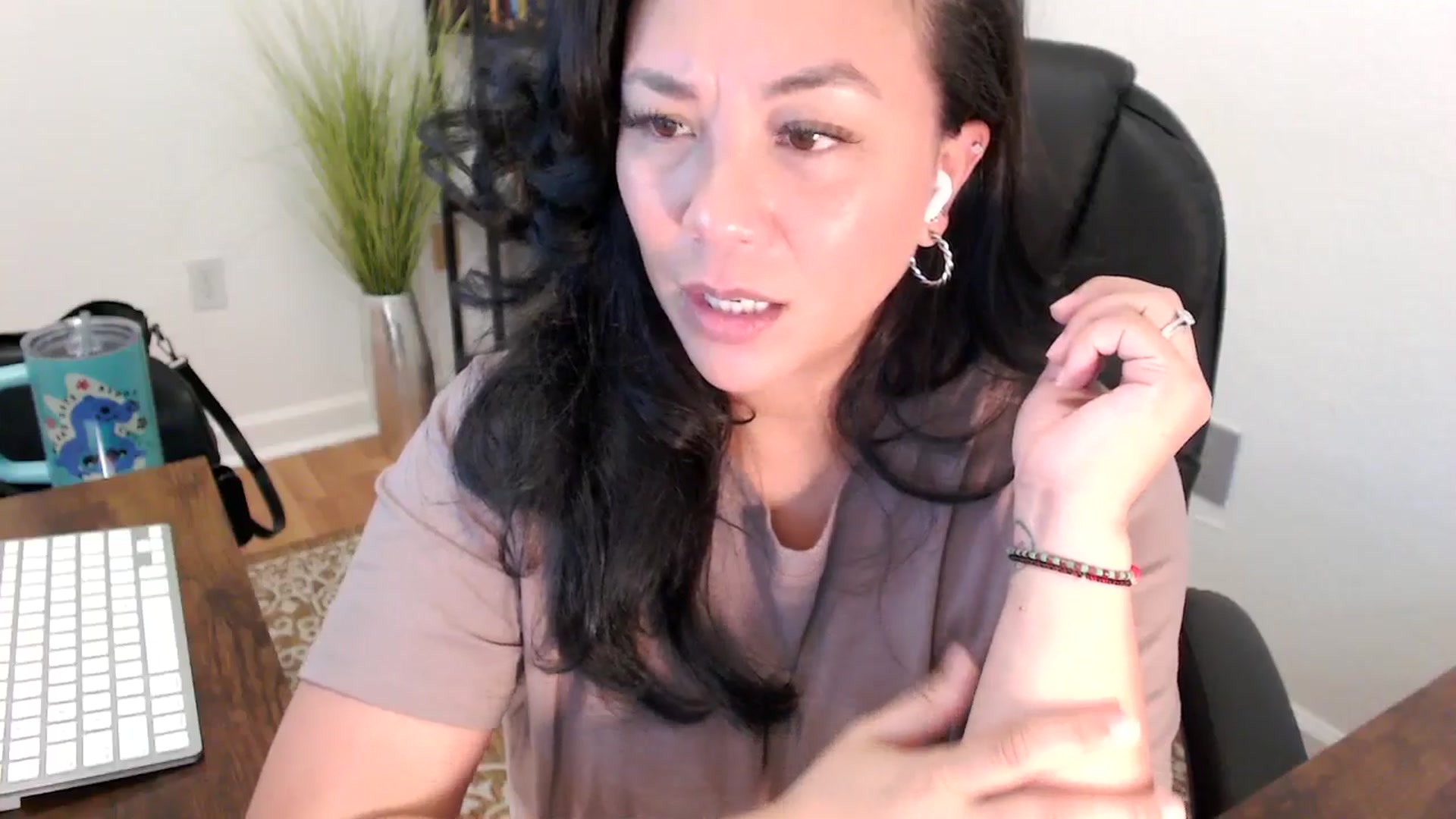Gallery image thumbnail from MickaylaStar's myfreecams stream on, 05/09/2025, 19:11 image 10 of 20