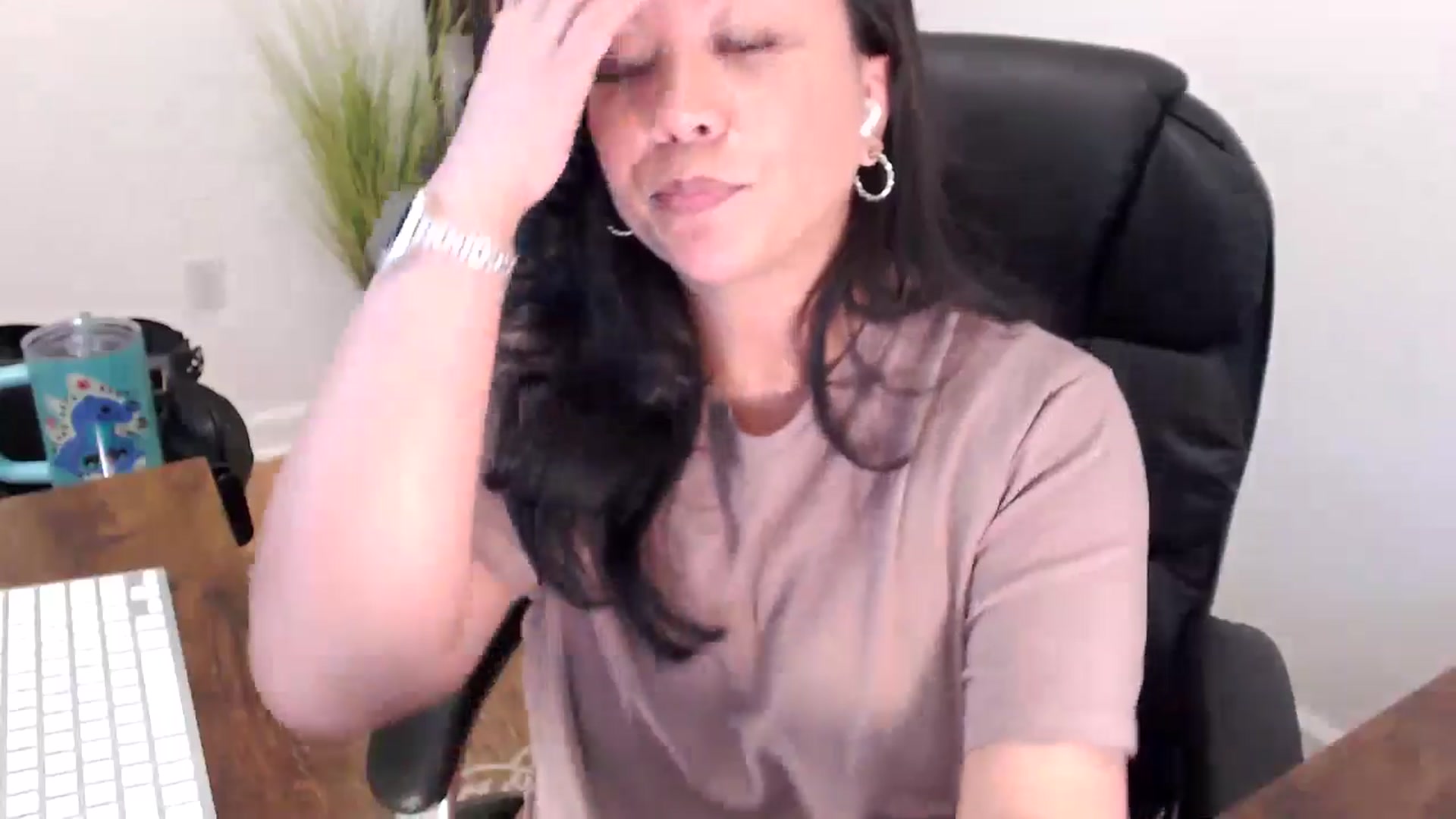 Gallery image thumbnail from MickaylaStar's myfreecams stream on, 05/09/2025, 19:11 image 18 of 20