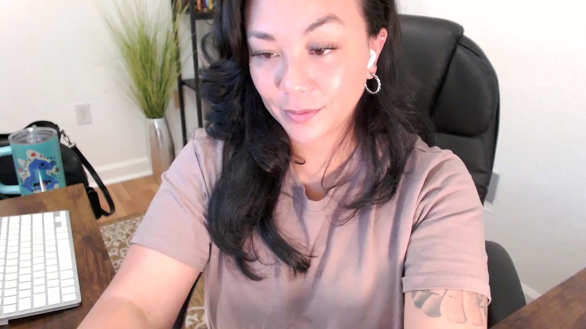 Gallery image thumbnail from MickaylaStar's myfreecams stream on, 05/09/2025, 19:11 image 3 of 20