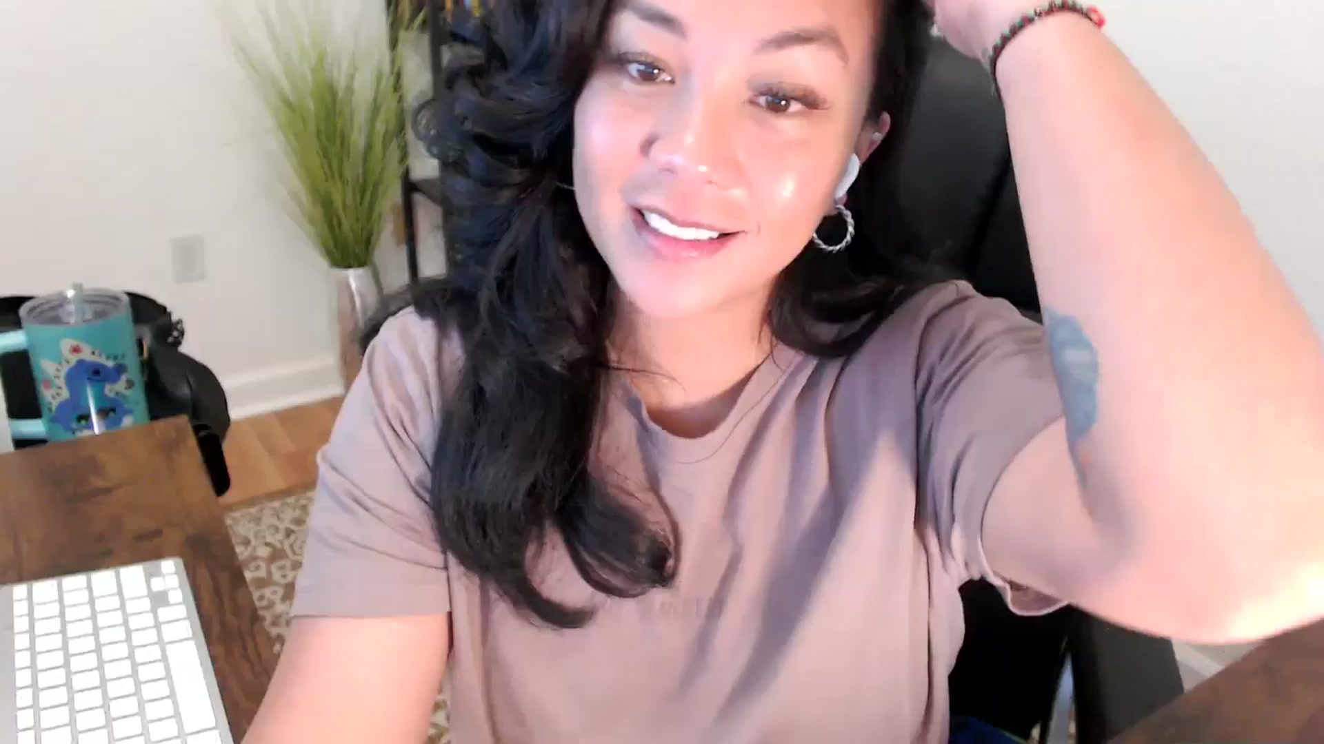Gallery image thumbnail from MickaylaStar's myfreecams stream on, 05/09/2025, 19:53 image 9 of 20
