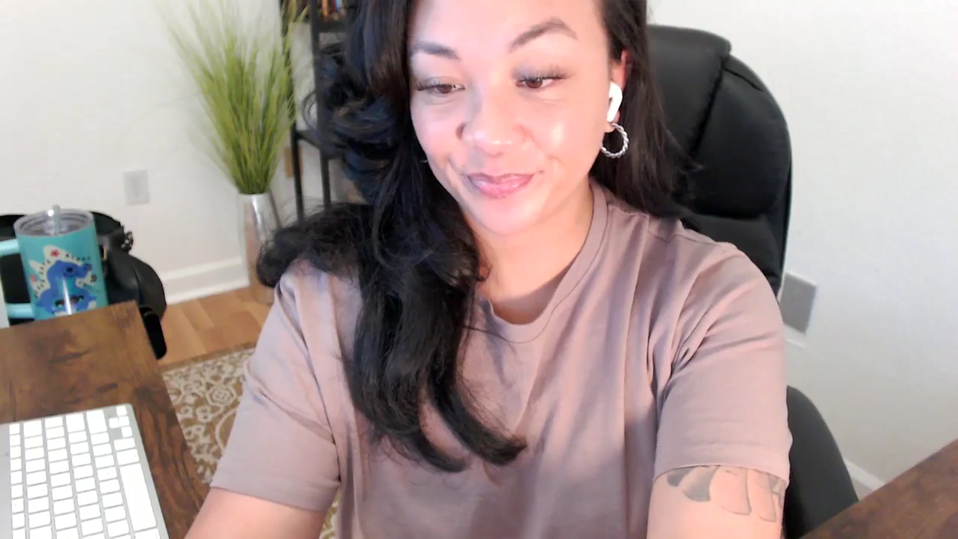 Gallery image thumbnail from MickaylaStar's myfreecams stream on, 05/09/2025, 19:53 image 6 of 20