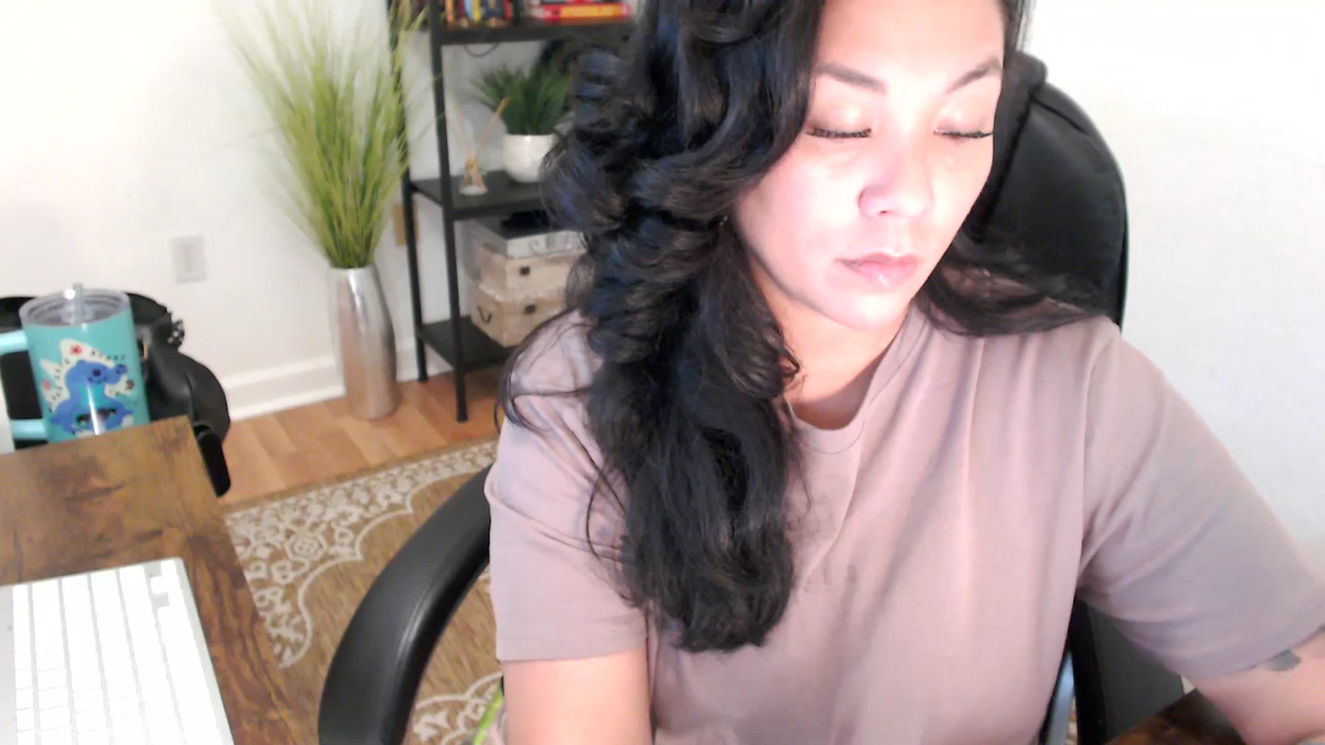Gallery image thumbnail from MickaylaStar's myfreecams stream on, 05/09/2025, 19:53 image 17 of 20