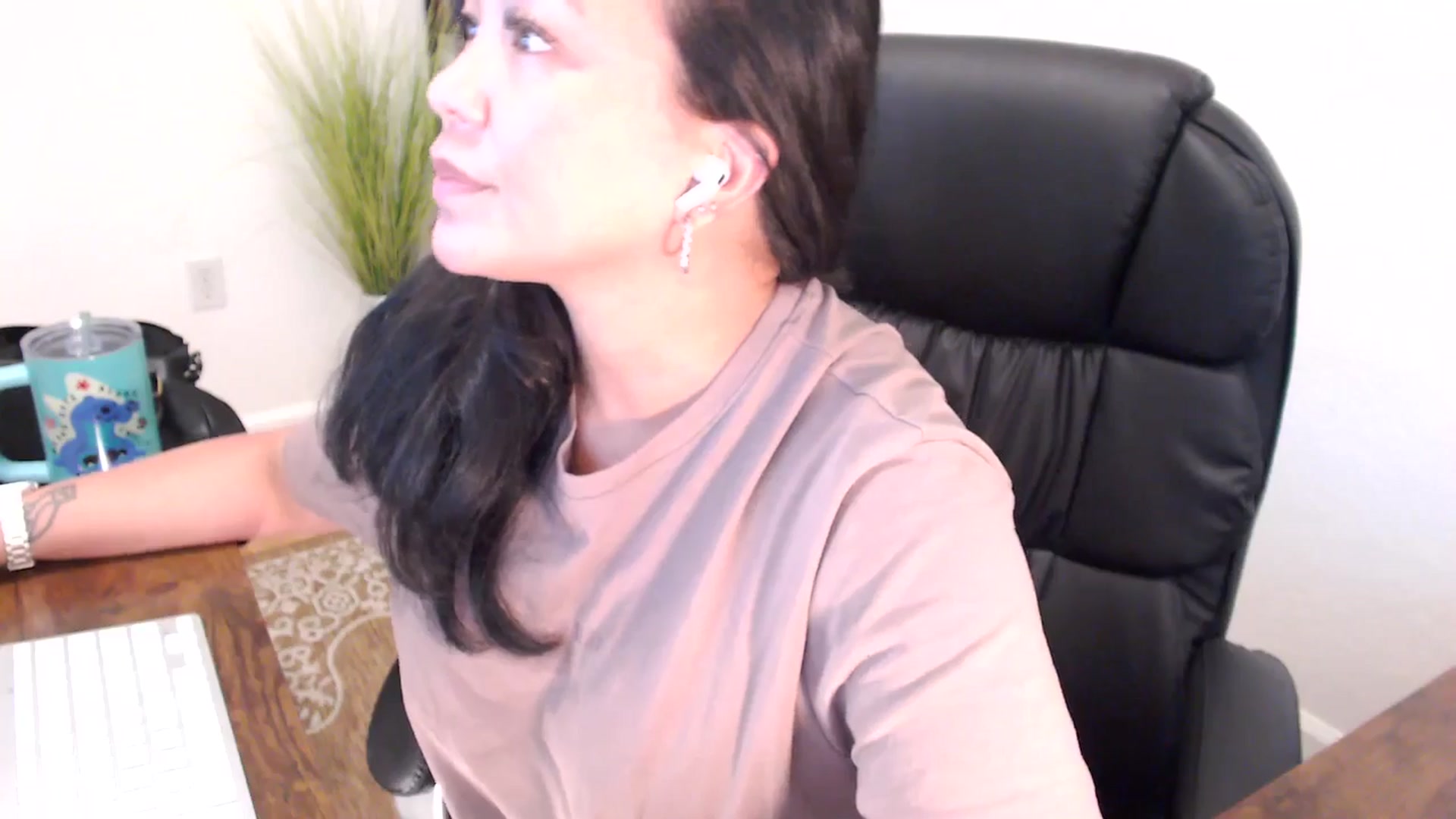 Gallery image thumbnail from MickaylaStar's myfreecams stream on, 05/09/2025, 19:53 image 3 of 20