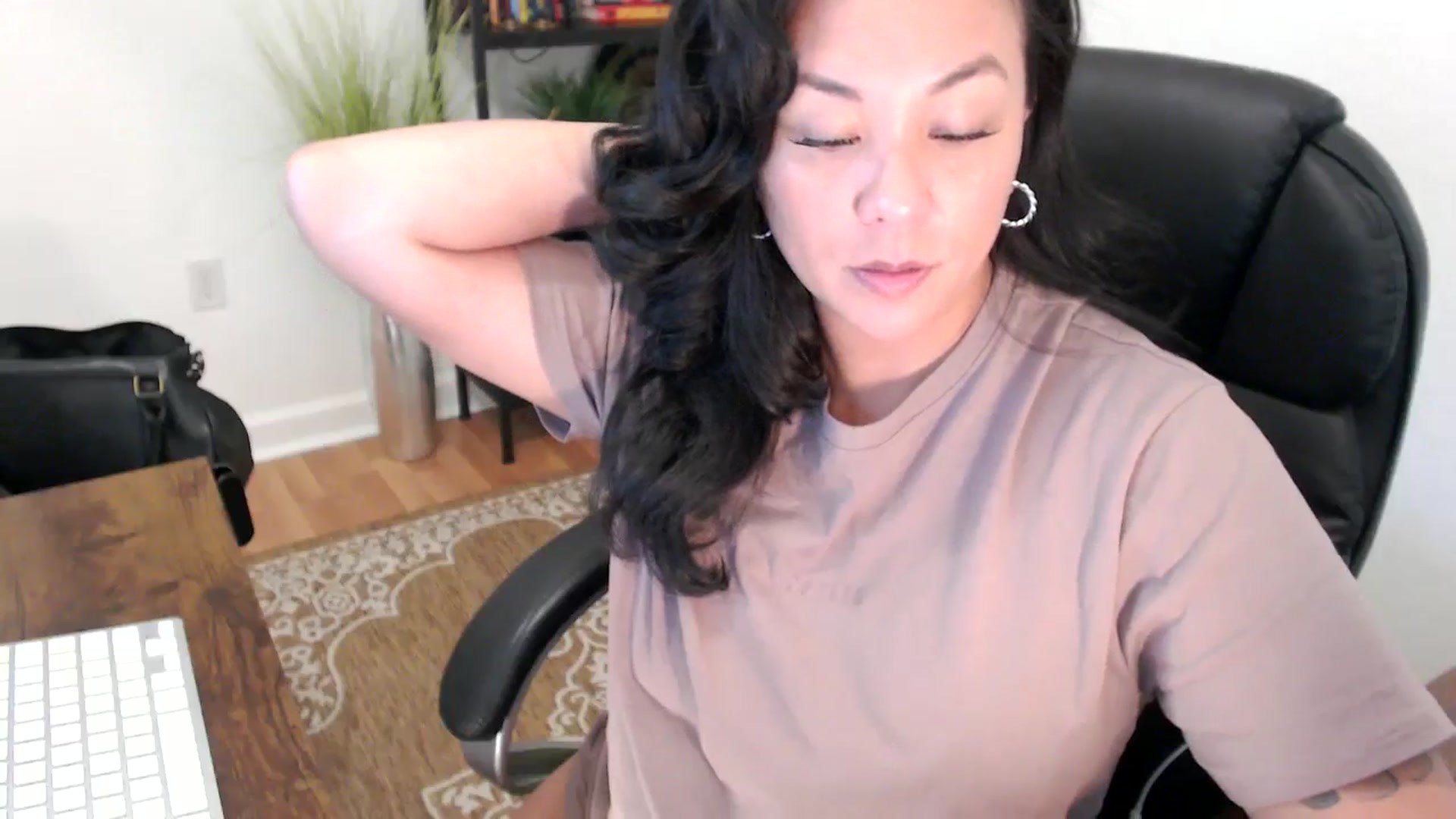 Gallery image thumbnail from MickaylaStar's myfreecams stream on, 05/09/2025, 20:43 image 6 of 20