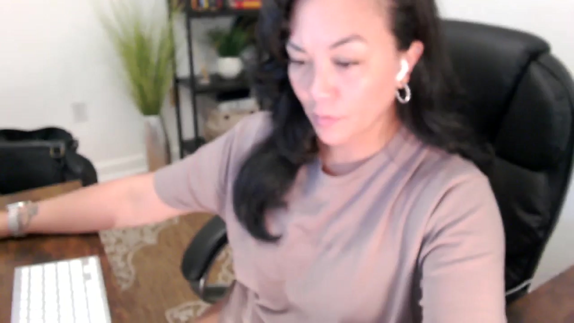 Gallery image thumbnail from MickaylaStar's myfreecams stream on, 05/09/2025, 20:43 image 15 of 20