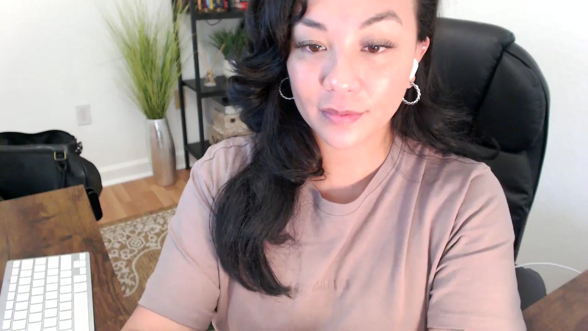 Gallery image thumbnail from MickaylaStar's myfreecams stream on, 05/09/2025, 20:43 image 19 of 20