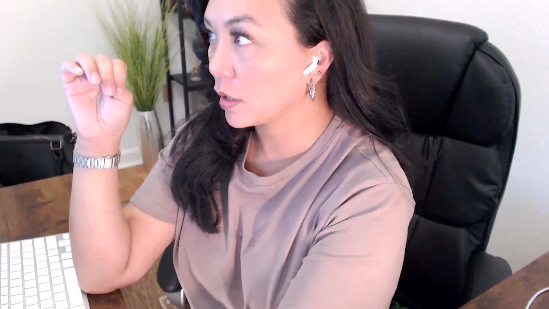 Gallery image thumbnail from MickaylaStar's myfreecams stream on, 05/09/2025, 20:43 image 1 of 20