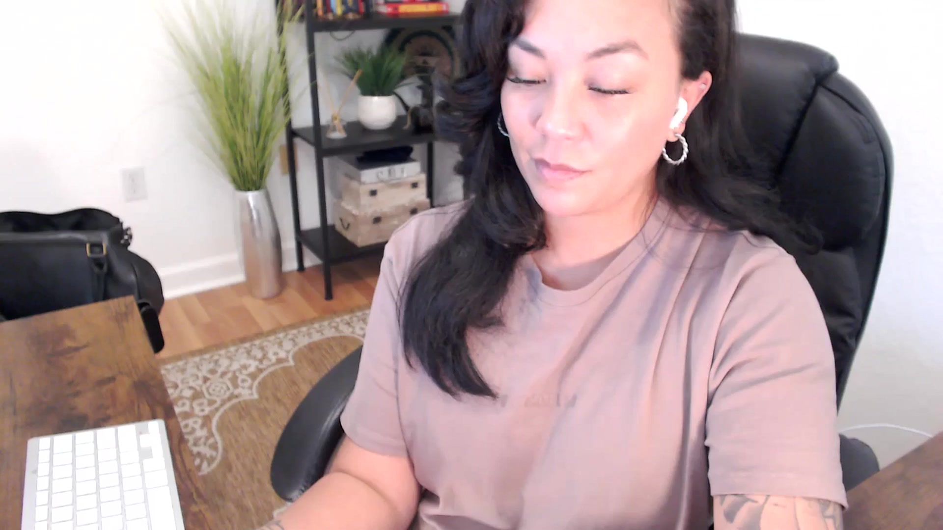 Gallery image thumbnail from MickaylaStar's myfreecams stream on, 05/09/2025, 20:43 image 18 of 20